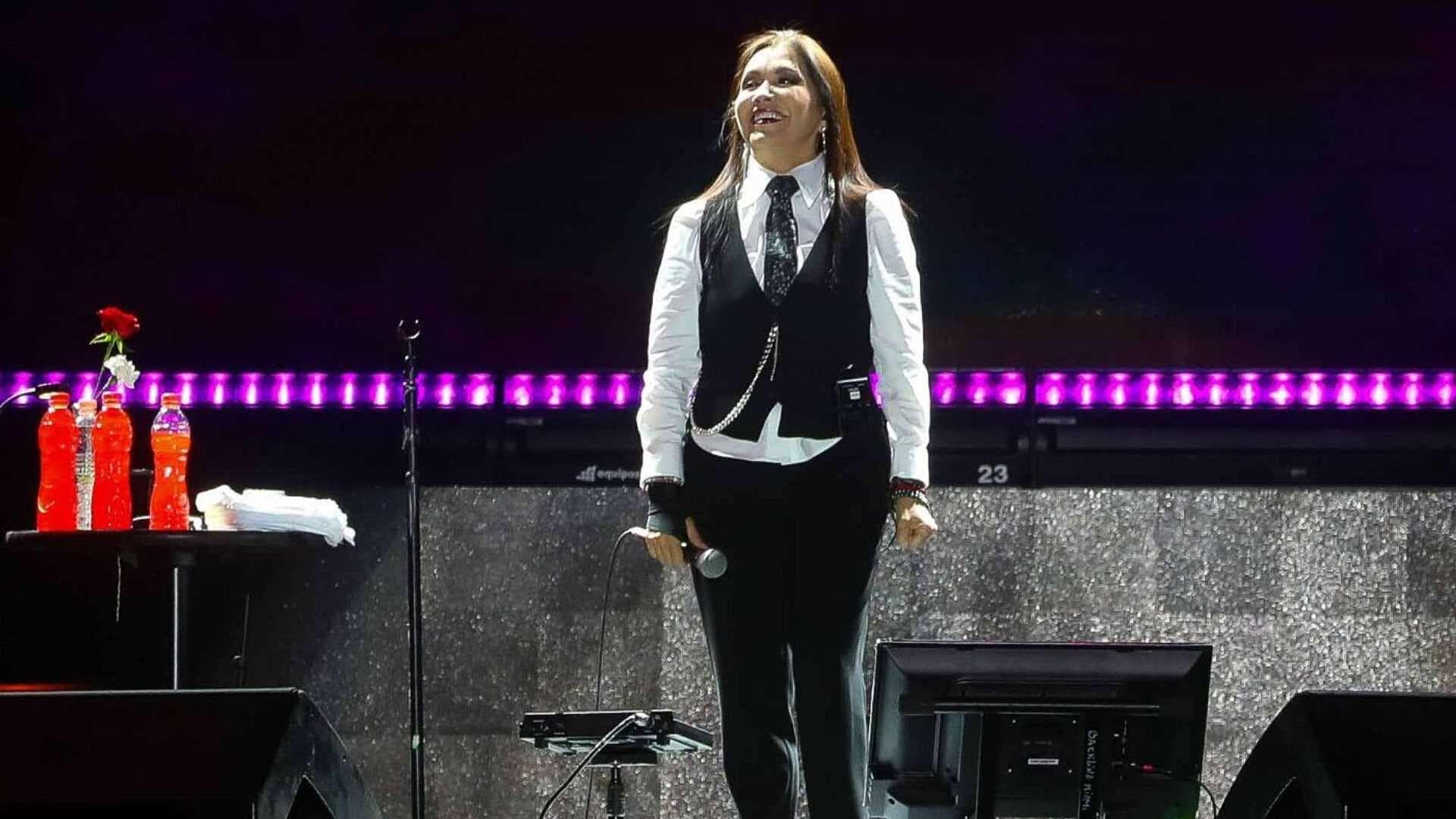 Ana Gabriel se Casa en Secreto con una Fan y Planea Inolvidable Luna de Miel