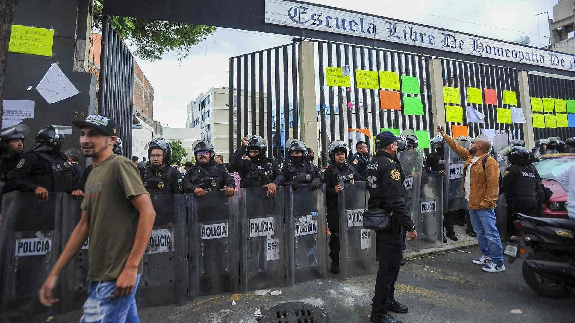 Choque en Peralvillo: Vecinos y Policía se Enfrentan por Antigua Escuela de Homeopatía en CDMX