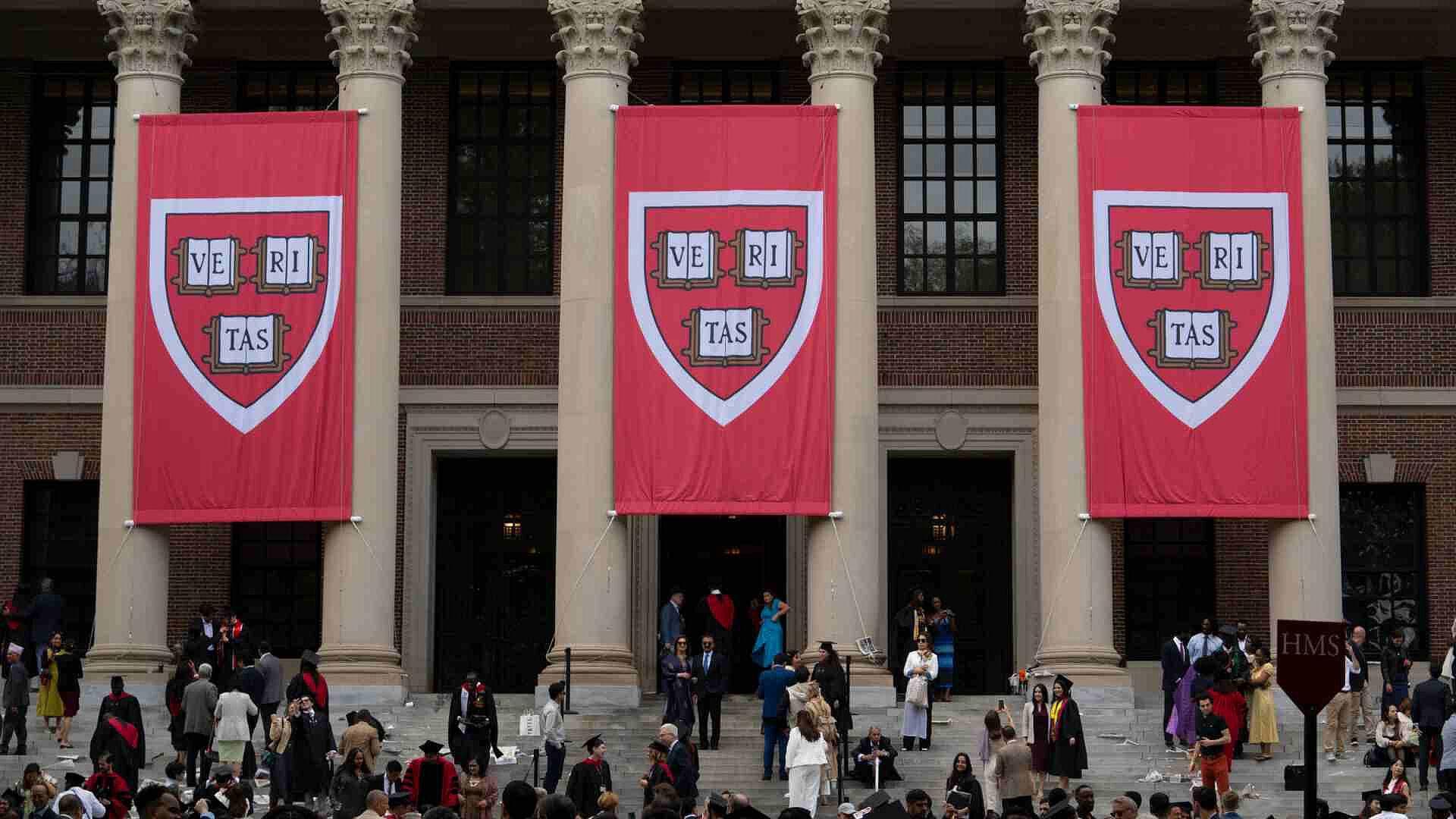 Graduación o Protesta: Harvard Inicia Ceremonia 2025 con Mitin Contra Políticas de Trump