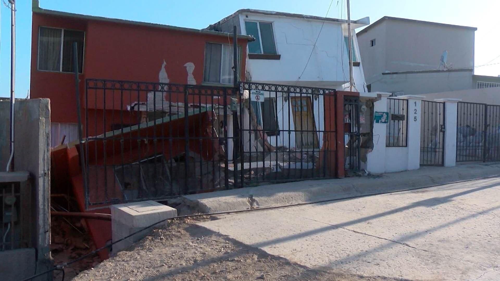 Derrumbe de Primera Casa en Lomas Conjunto Residencial Genera Inquietud en Tijuana