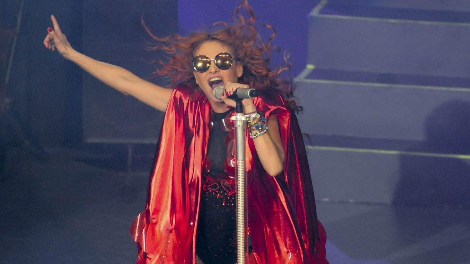 Paulina Rubio Explota contra Baterista en Pleno Concierto | VIDEO