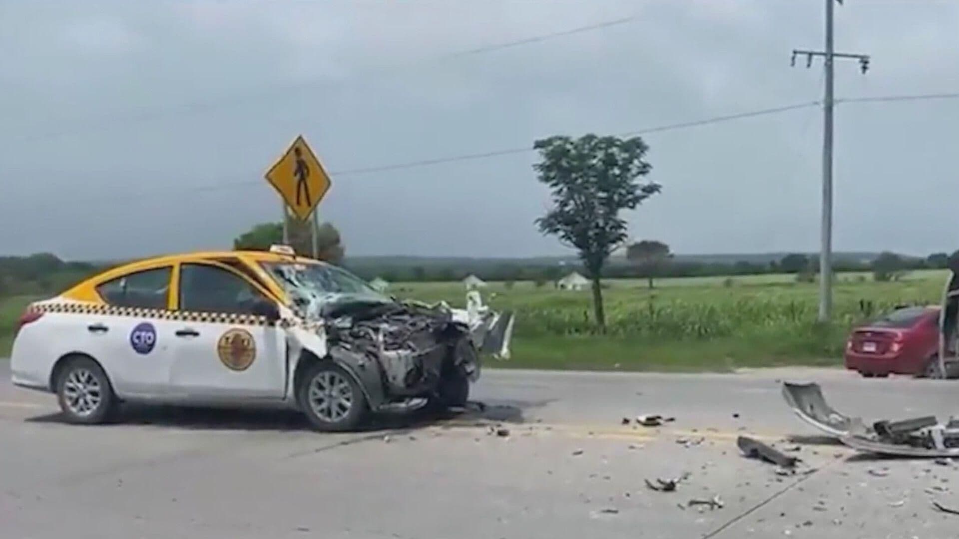 Choque entre Taxi y Tractocamión Deja Tres Lesionados en la Carretera ...