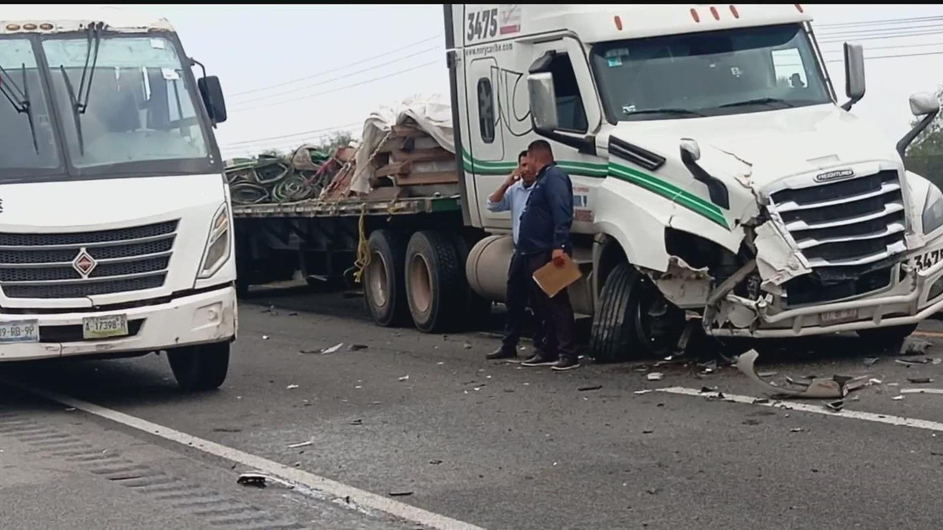 Deja 6 Heridos Choque de Tráiler con Camioneta en Libramiento Noroeste, Escobedo