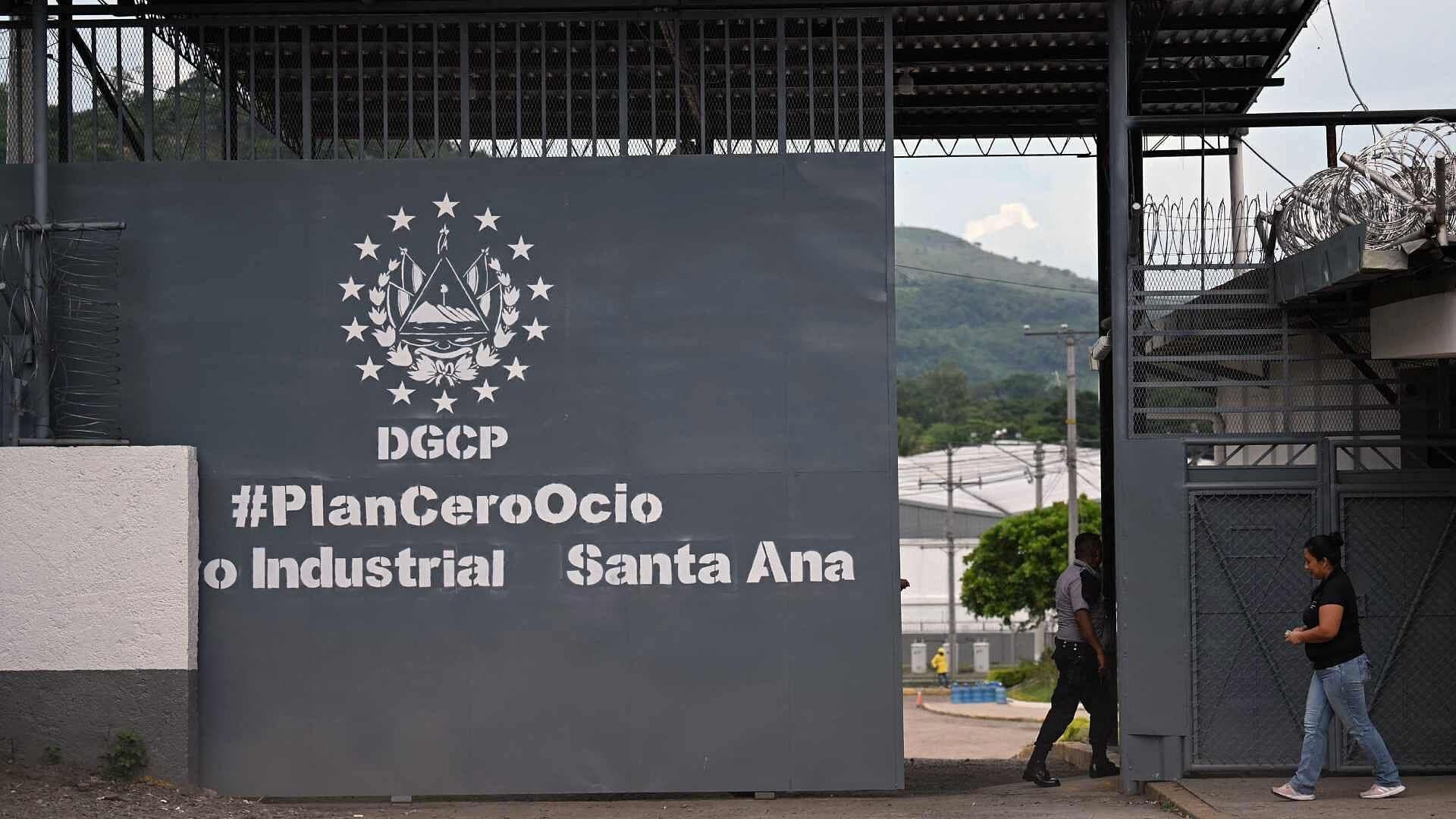 Kilmar Ábrego, Migrante Deportado por Error a El Salvador Regresa a EUA; Enfrentará a la Justicia
