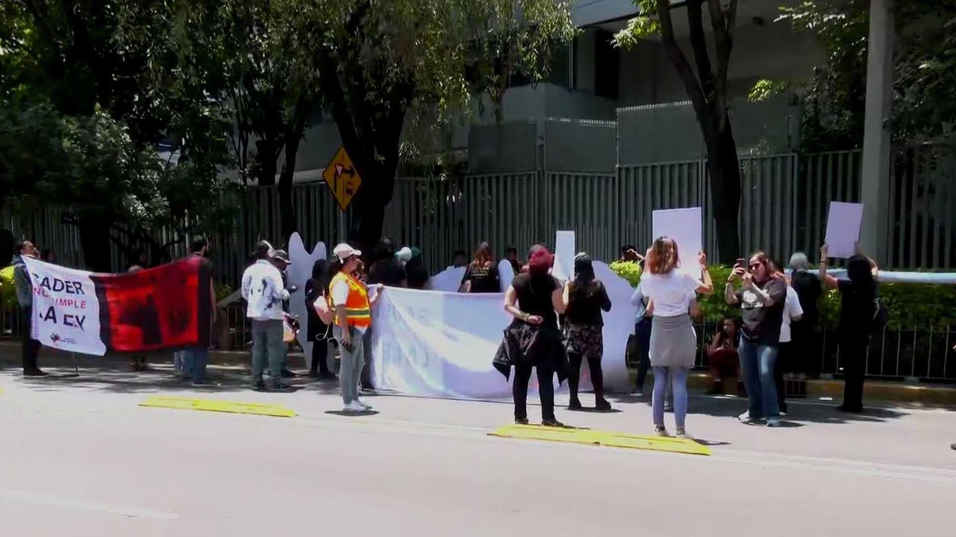 Suman 2 Horas Bloqueo de Antitaurinos en Carriles de Municipio Libre, Benito Juárez