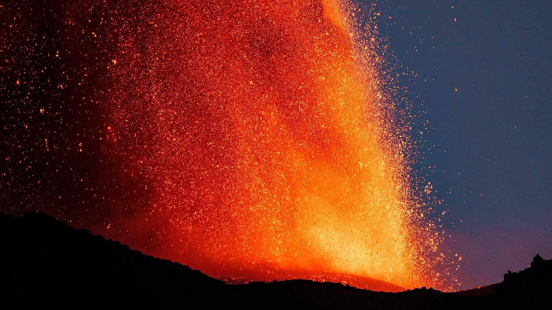Monte Etna y el Estrómboli Obligan a Elevar Niveles de Alerta en Sicilia