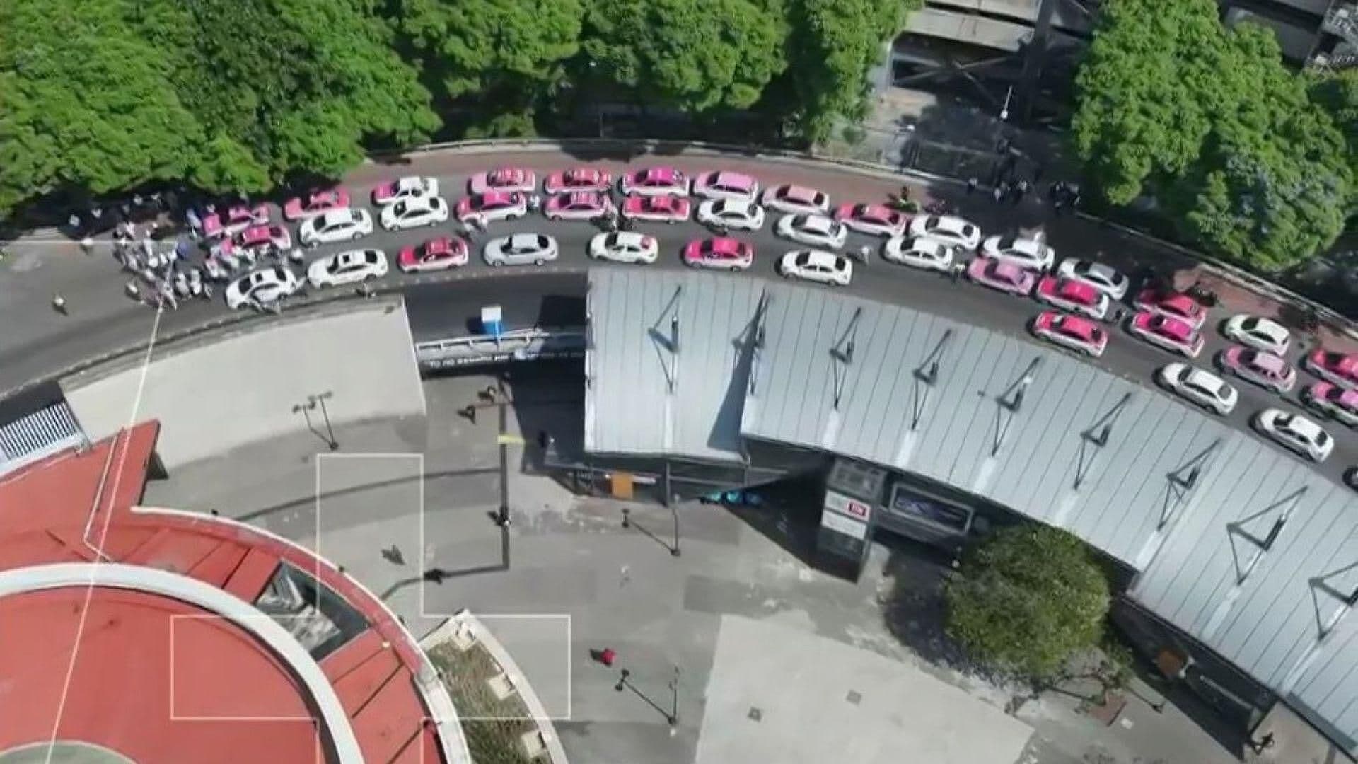 Taxistas Protestan contra Fotomultas en Glorieta de Insurgentes, CDMX