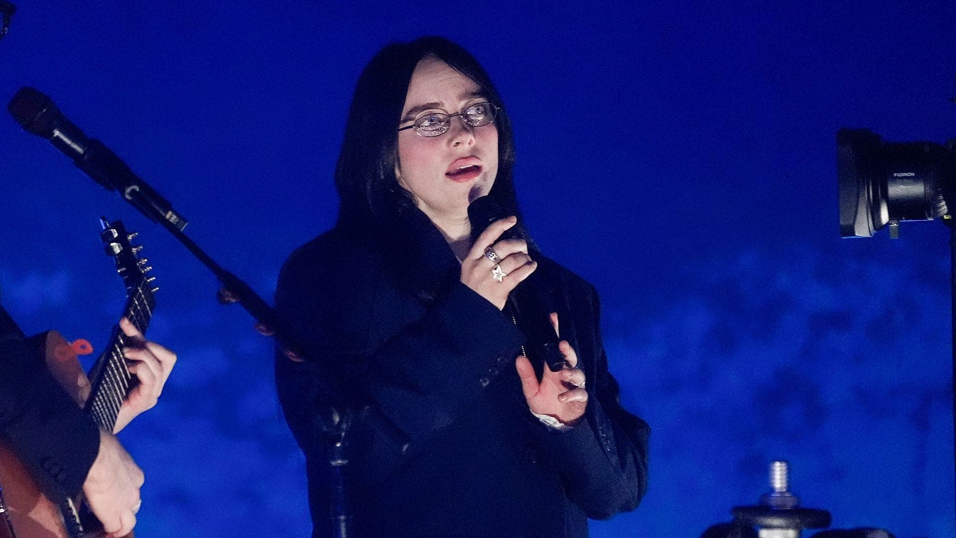 ¿Romance Confirmado? Estas Fotos de Billie Eilish Despertaron Rumores de una Nueva Relación