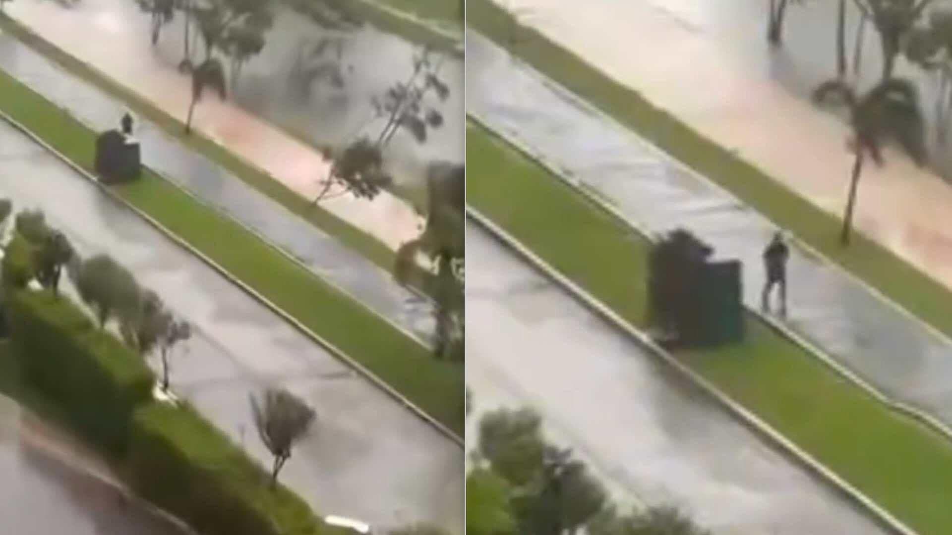 Captan a un Sujeto Corriendo en Pleno Paso del Huracán Beryl en Cancún