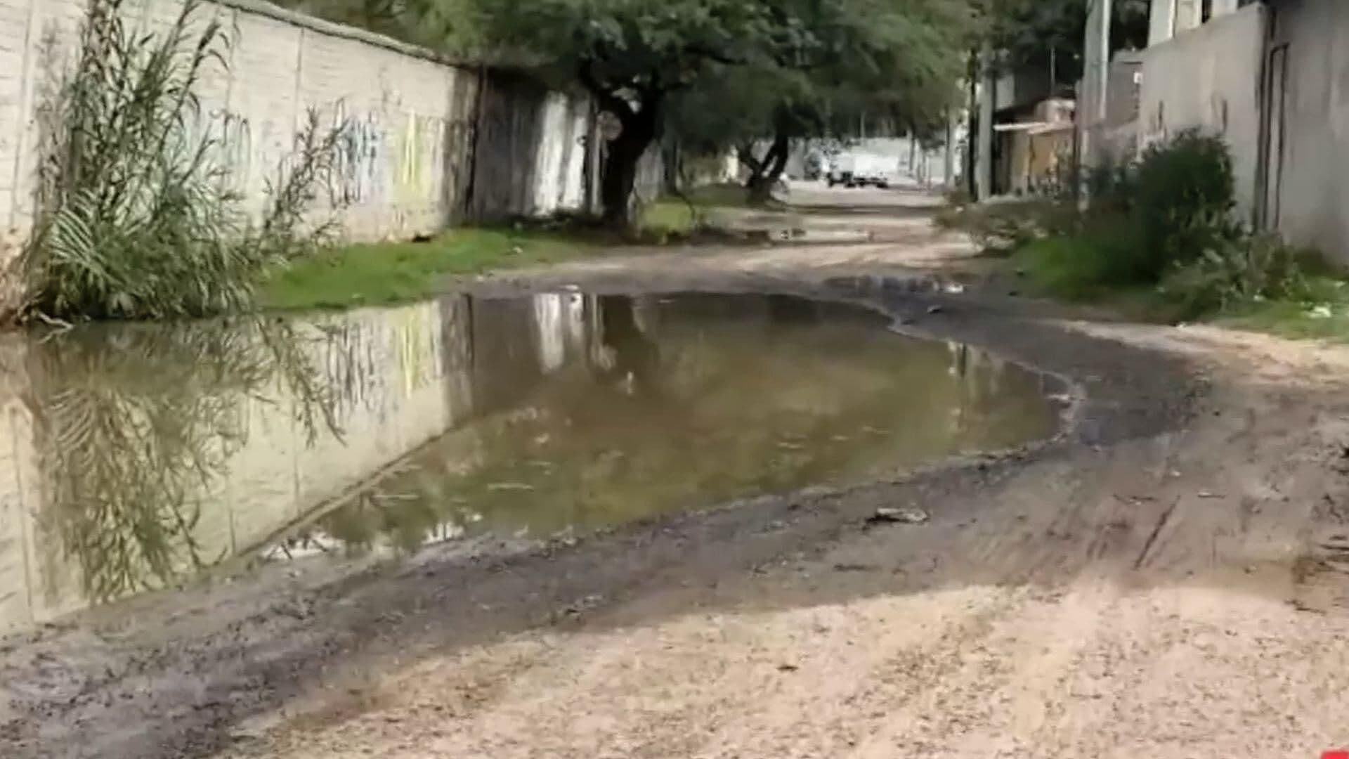 Vecinos de Valle Hermoso Batallan por el Mal Estado de las Calles al estar Inundadas