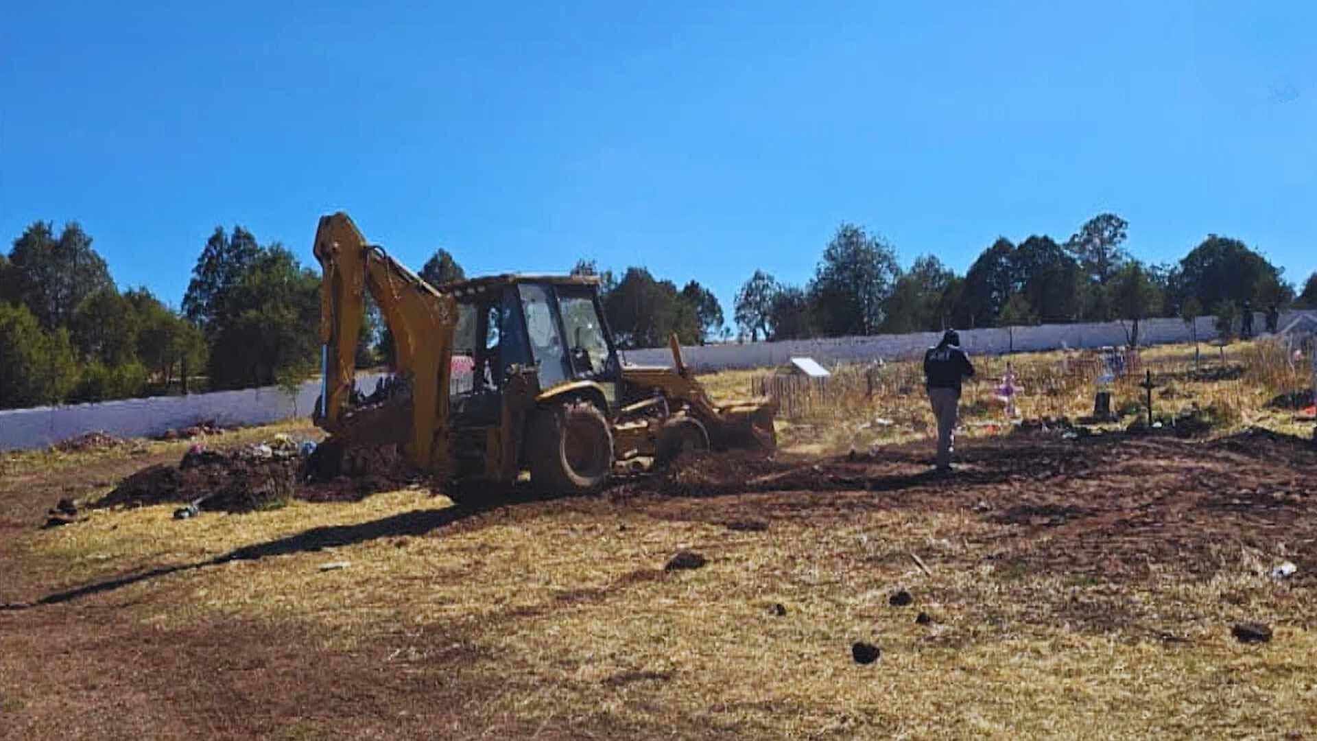 Autoridades Exhuman Cuerpos en Panteón de Madera, Chihuahua