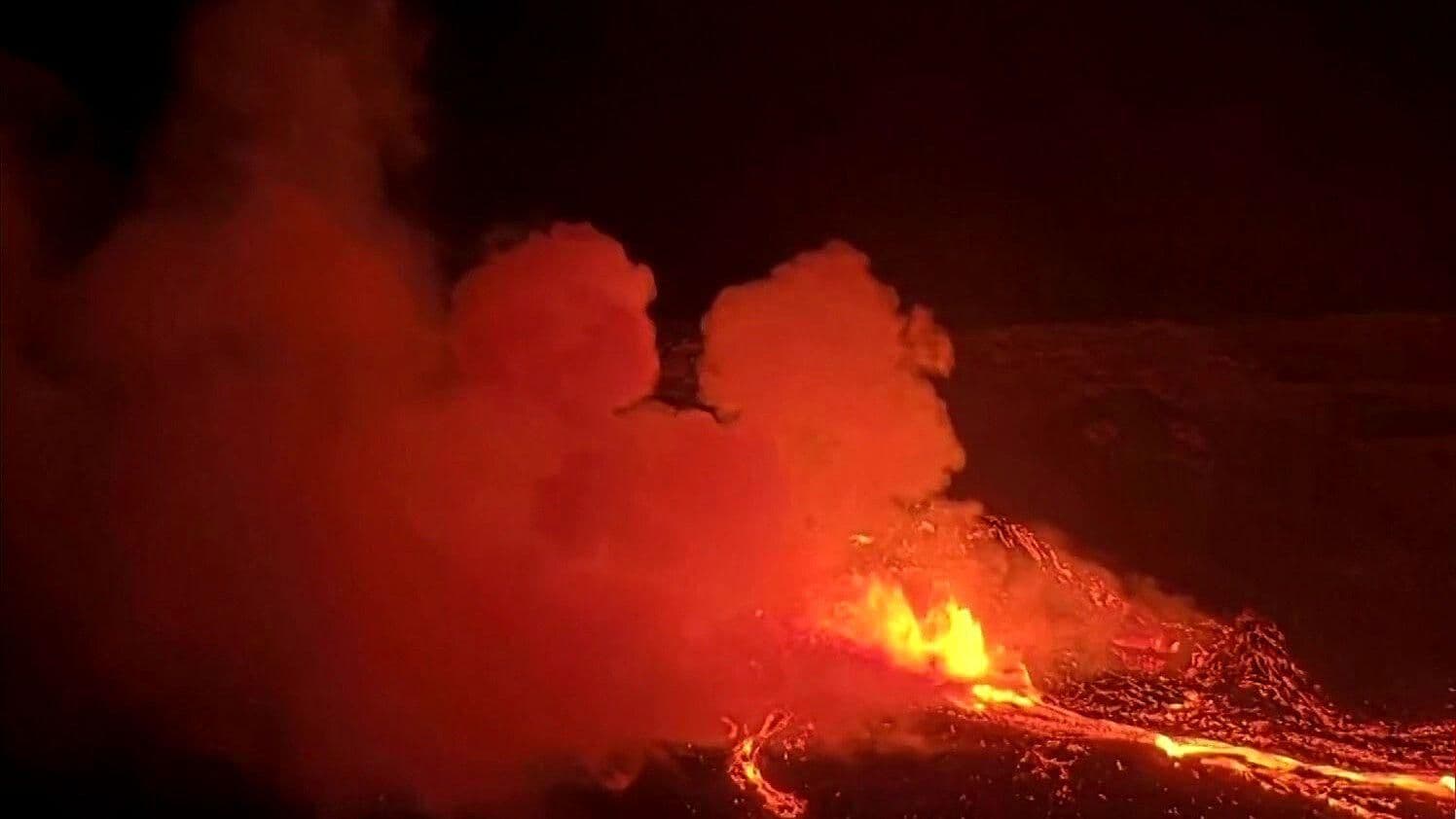 Video: Volcán Kilauea Lanza Lava a Más de 300 Metros de Altura