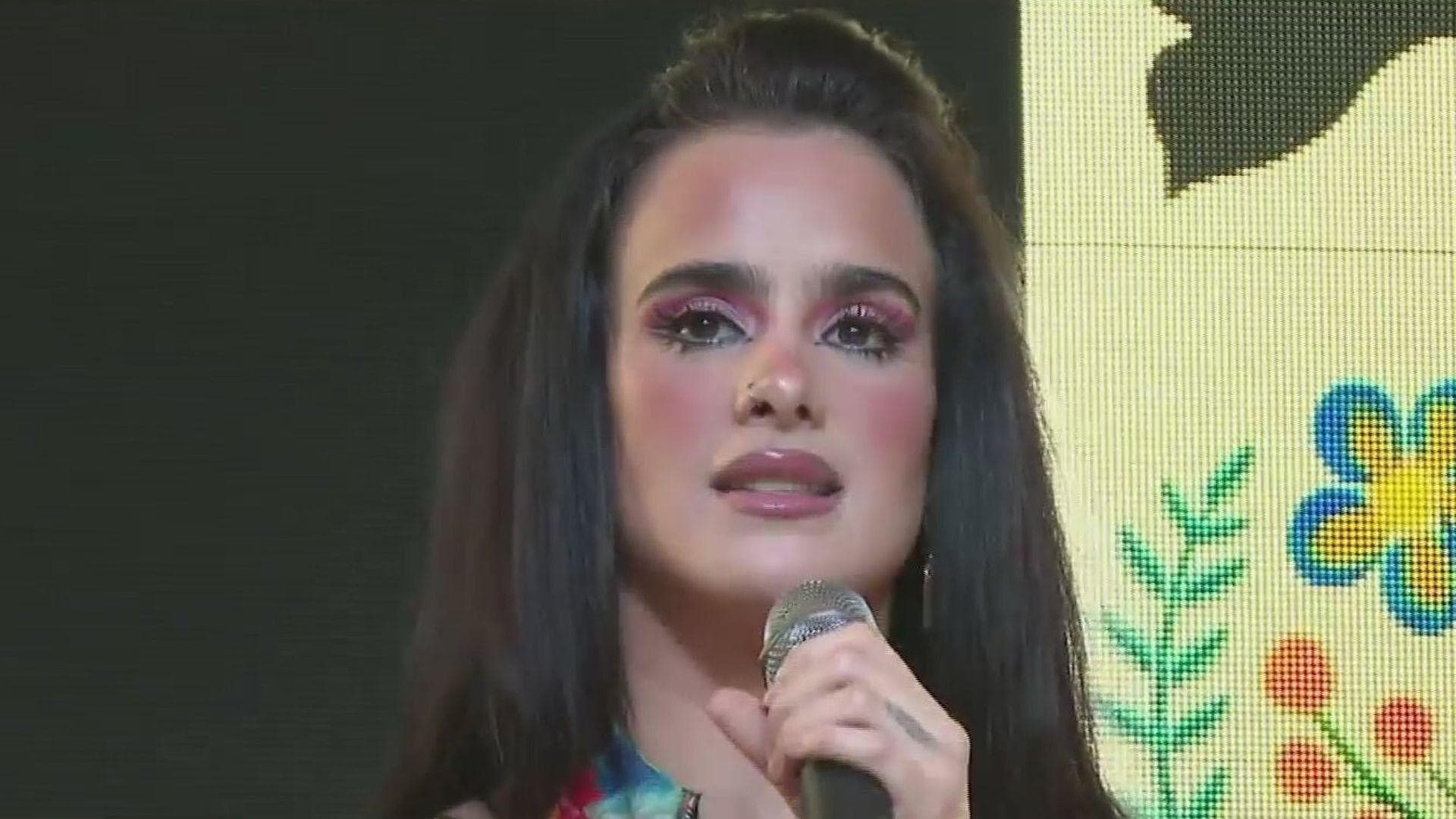 Gala Montes Habla Sobre el Significado de Ser Bisexual