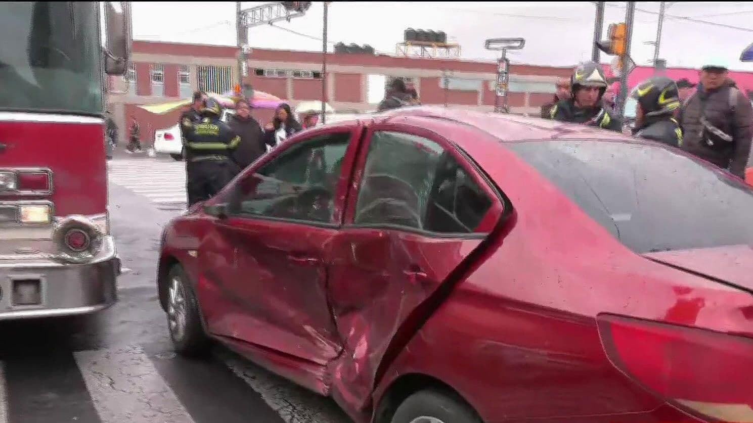 Otro Fuerte Choque en CDMX: Camioneta Impacta Auto en Congreso de la Unión