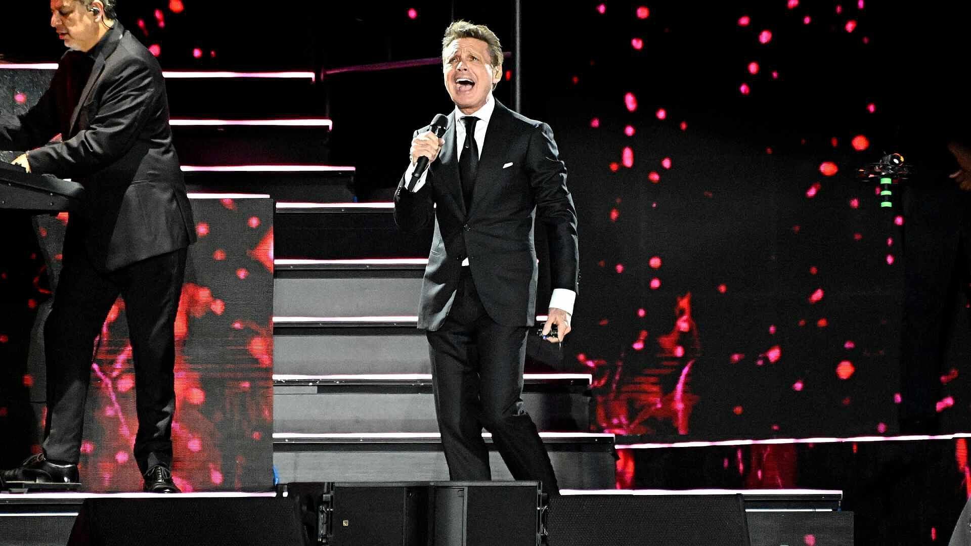 Luis Miguel Podría ser Abuelo y Silvia Pinal, Tatarabuela: ¿Michelle Salas Espera Bebé? | VIDEO