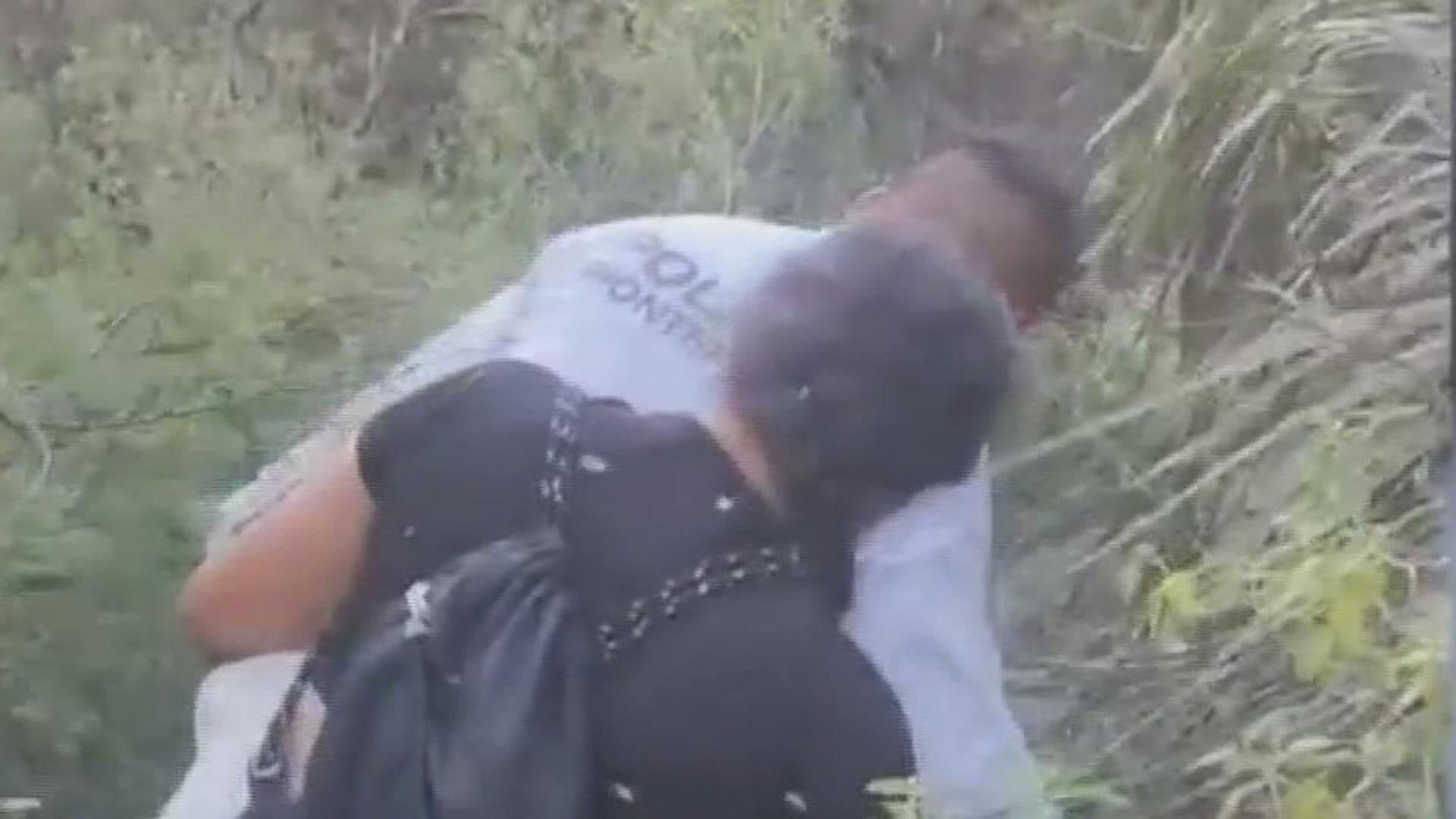 Rescatan Policías a Joven Extraviada en Cerro de las Mitras