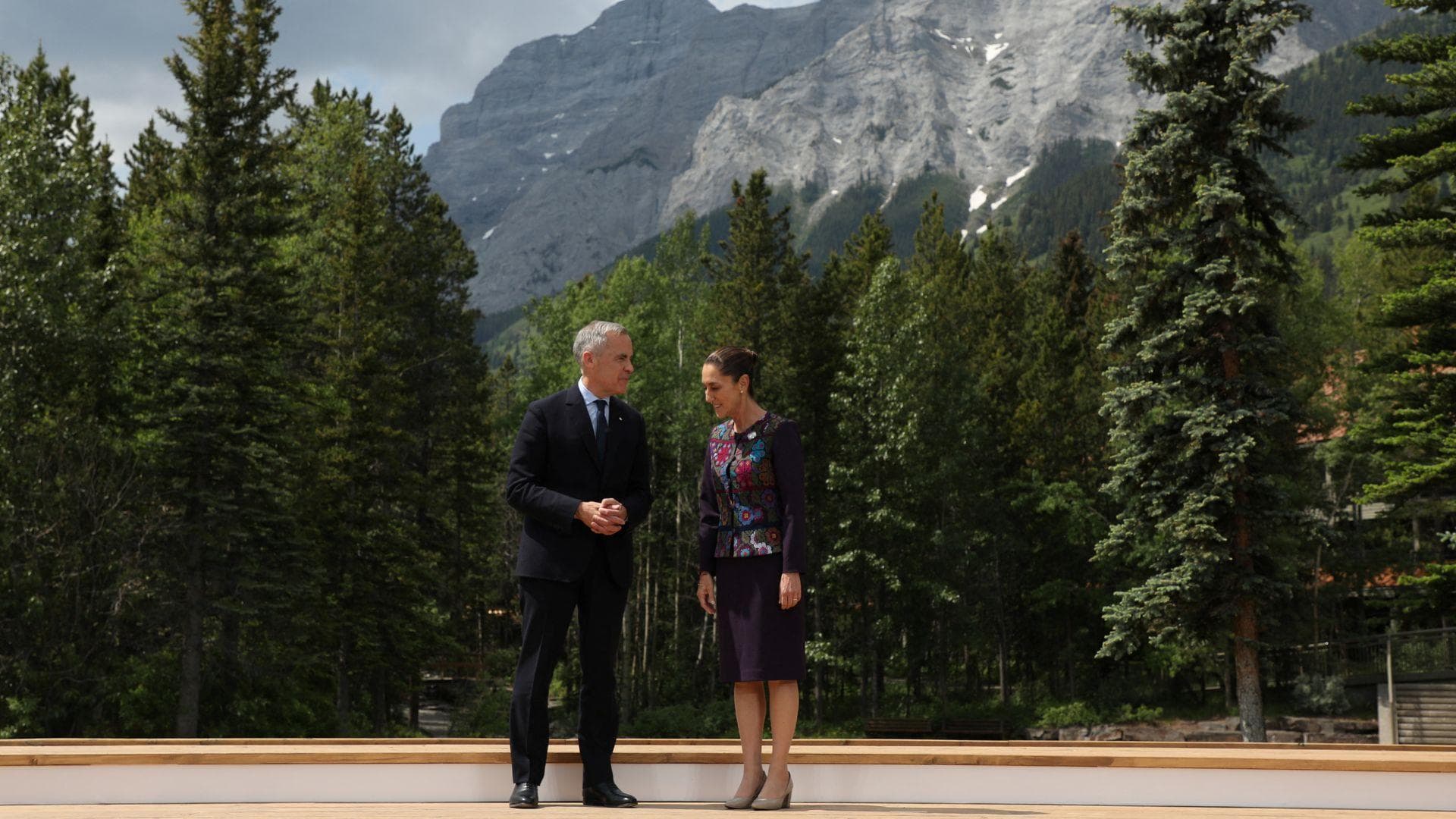 Sheinbaum Saluda al Primer Ministro de Canadá en Cumbre del G7