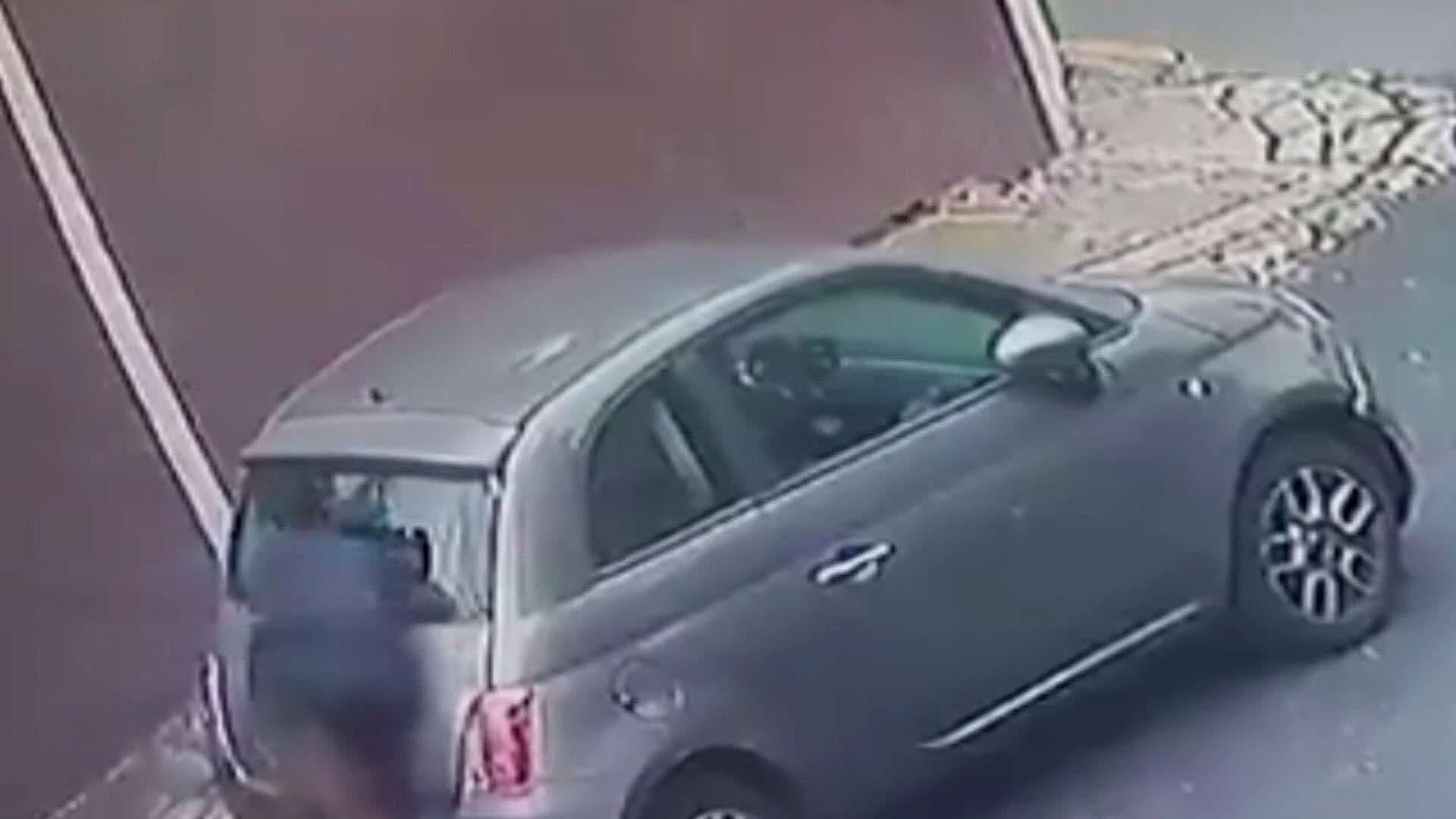Video: Hombre Da Cristalazo a Auto Para Robar Pertenencias en Santa Úrsula