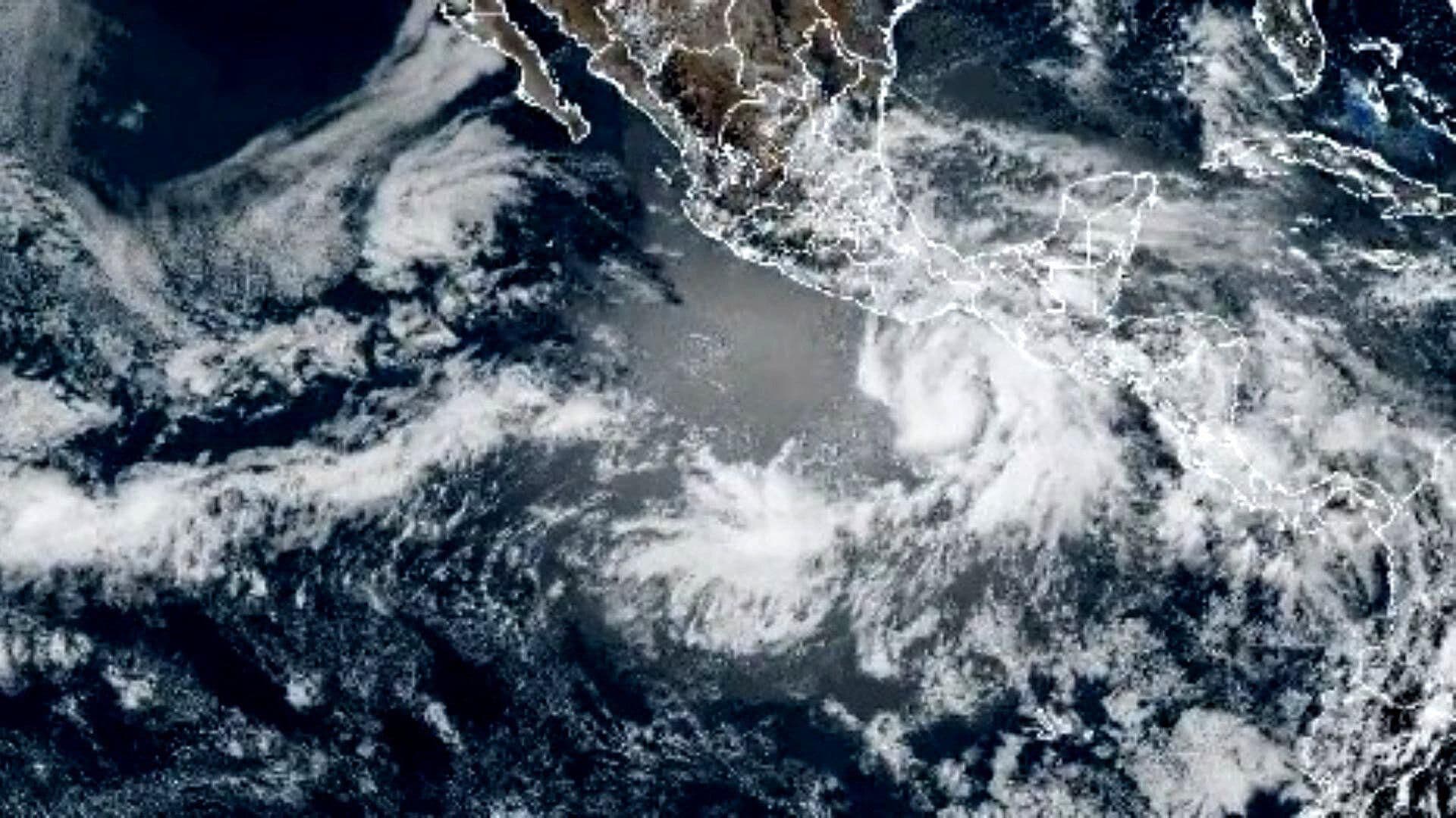 Sheinbaum Alerta: Tormenta Erick a Punto de Convertirse en Huracán de Categoría 2