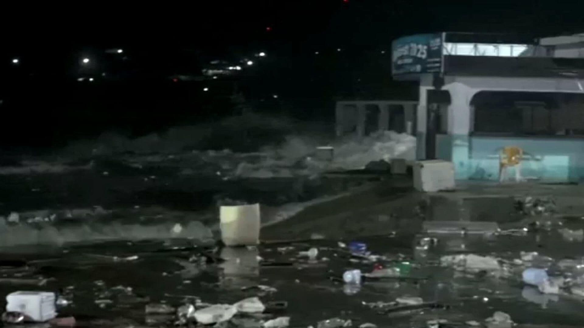 VIDEO: Fuerte Marejada Golpea Puerto Escondido ante Arribo del Huracán Erick