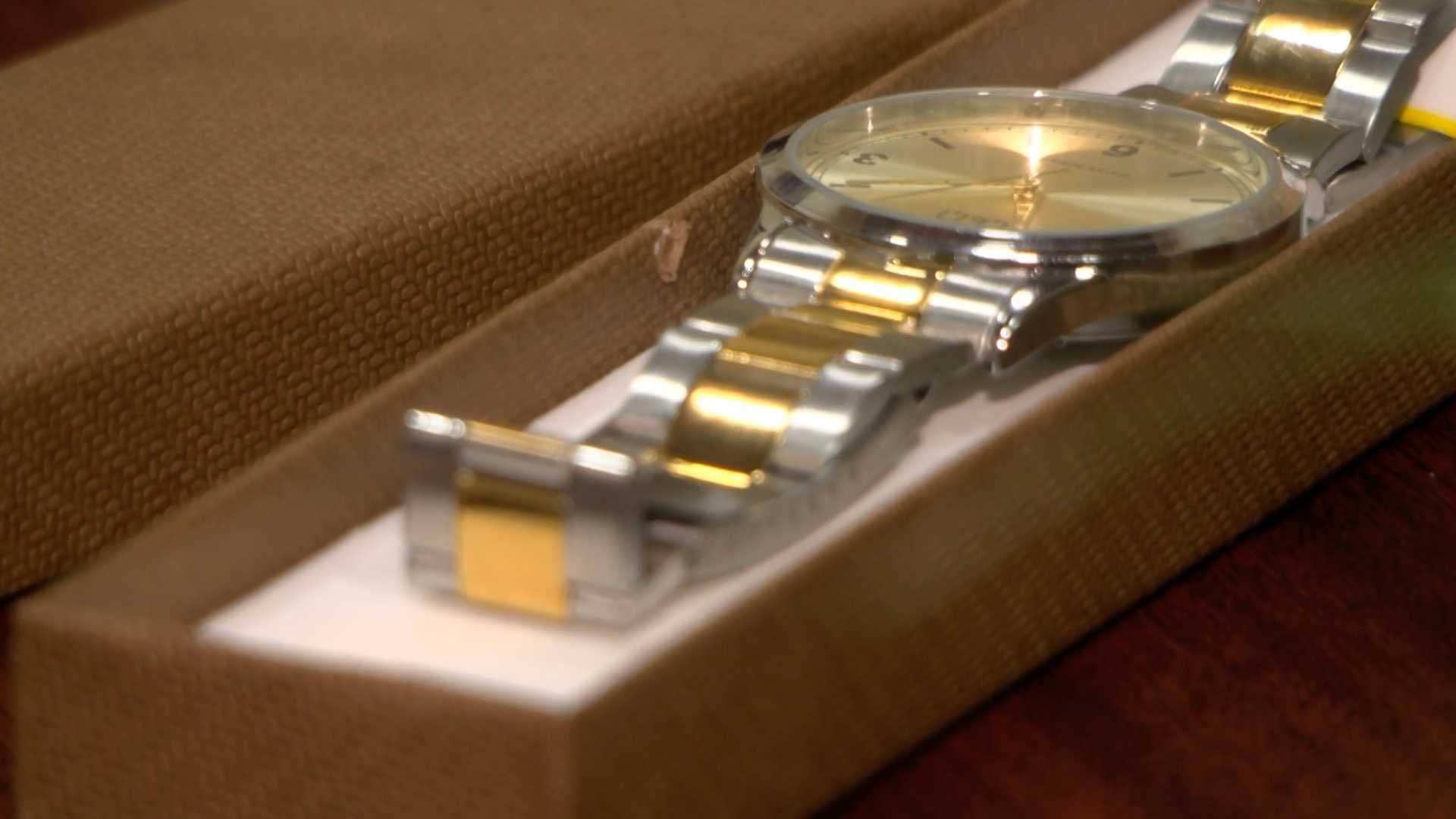 Desmiente Alcalde de Tolimán que Alumnos de Secundaria le Hayan Regalado un Reloj de Lujo