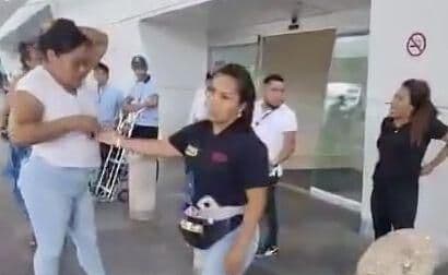 Mujeres Pelean en Aeropuerto de Cancún, Q. Roo