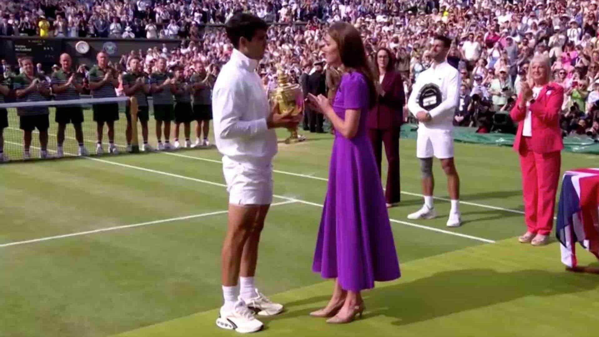 Kate Middleton Entrega Trofeo de Wimbledon a Carlos Alcaraz