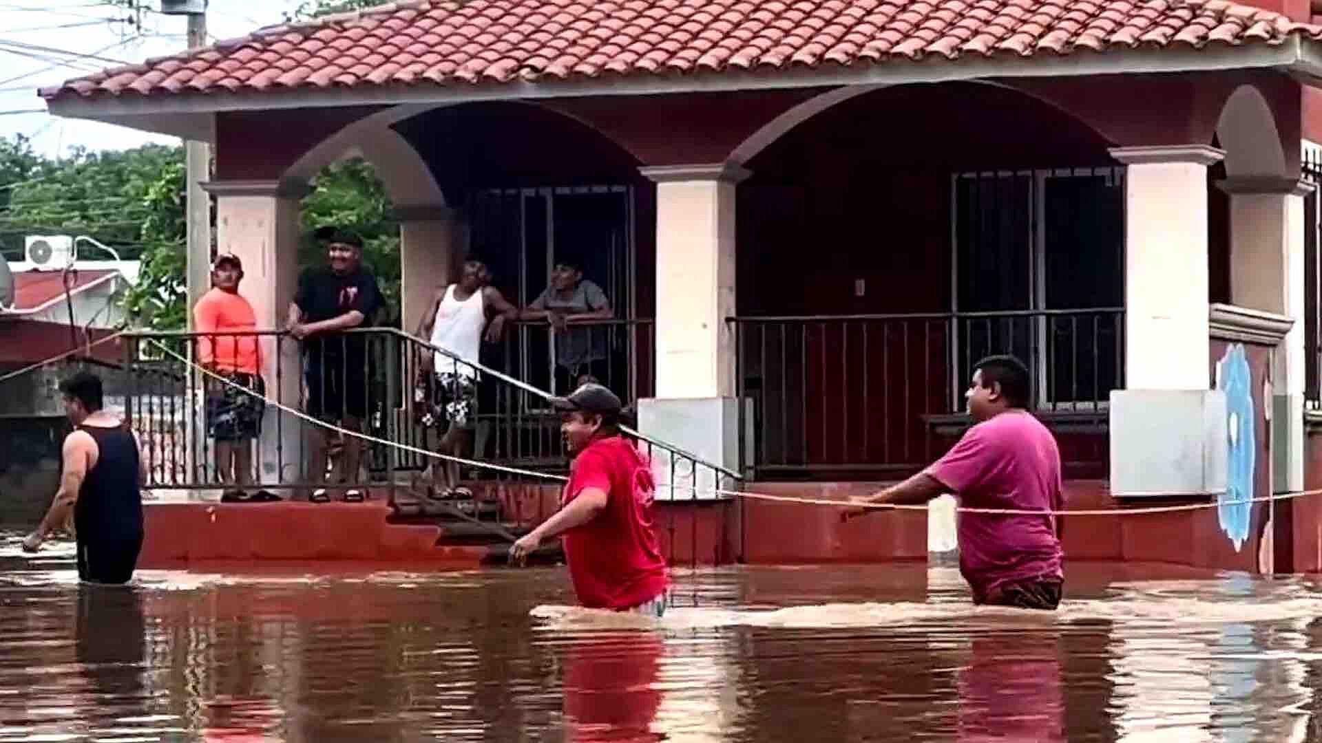 Desbordamiento del Río Los Perros Afecta Más de 2 Mil Casas y Negocios en Juchitán