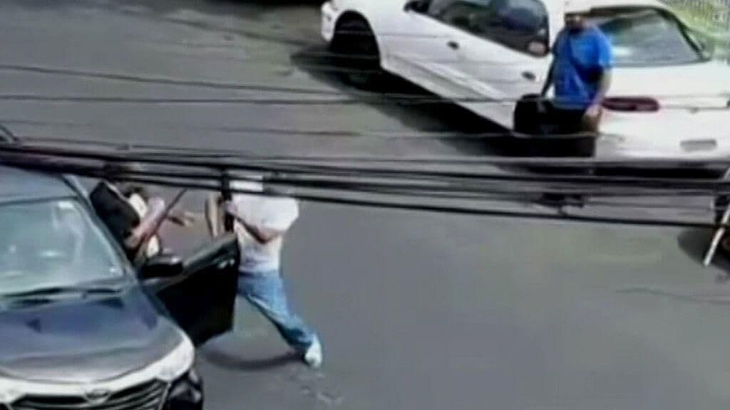 Bravos los Muchachos, Taxistas se Van a los Golpes en Acoxpa