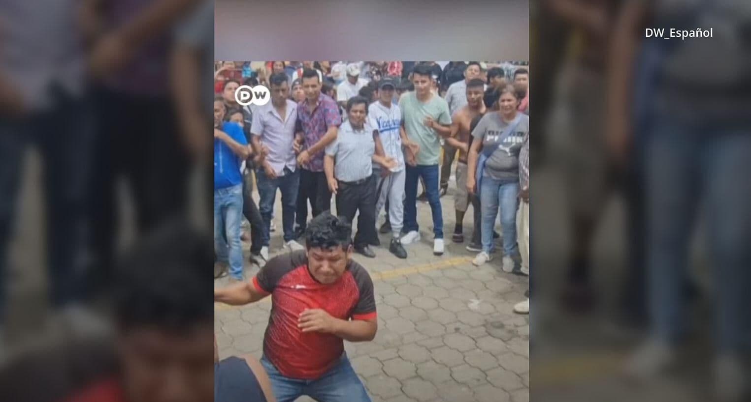 Con Látigos Hechos del Miembro de Toro, Festejan A San Juan Bautista En Nicaragua