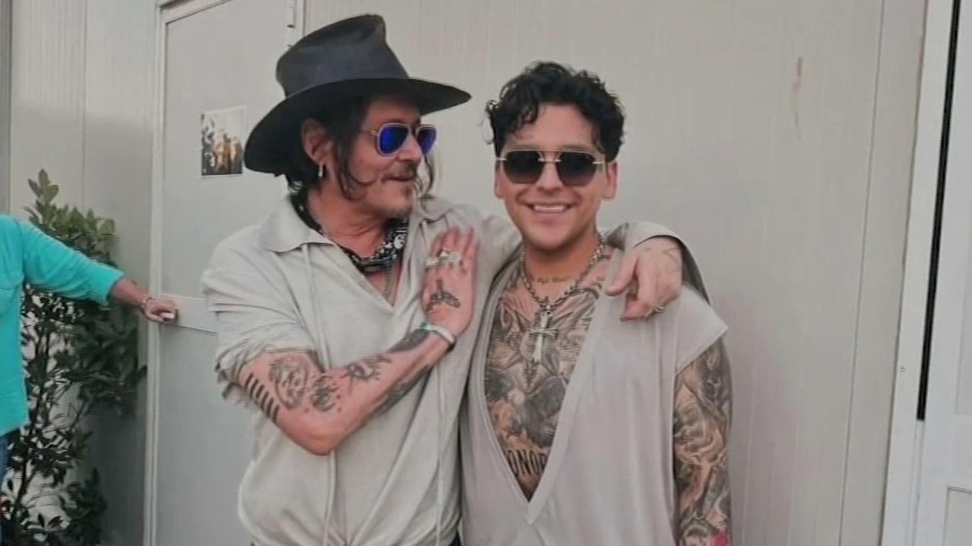 Christian Nodal Presume Fotos con Johnny Depp, ¡Se Parecen!