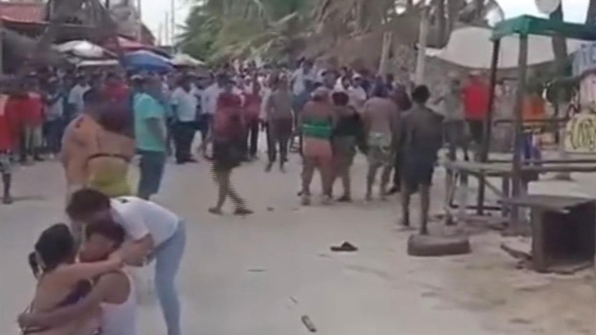 Turistas Arman Campal en Mahahual y uno Queda Inconsciente
