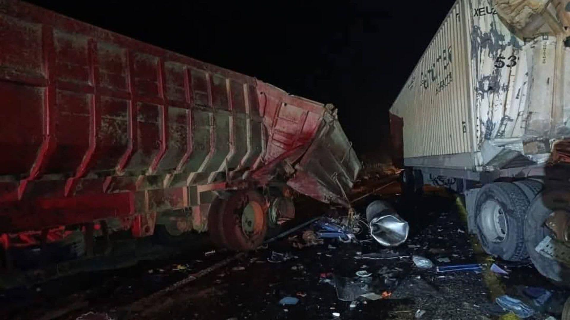 Chocaron Dos Tráileres en la Autopista Cuacnopalan-Oaxaca