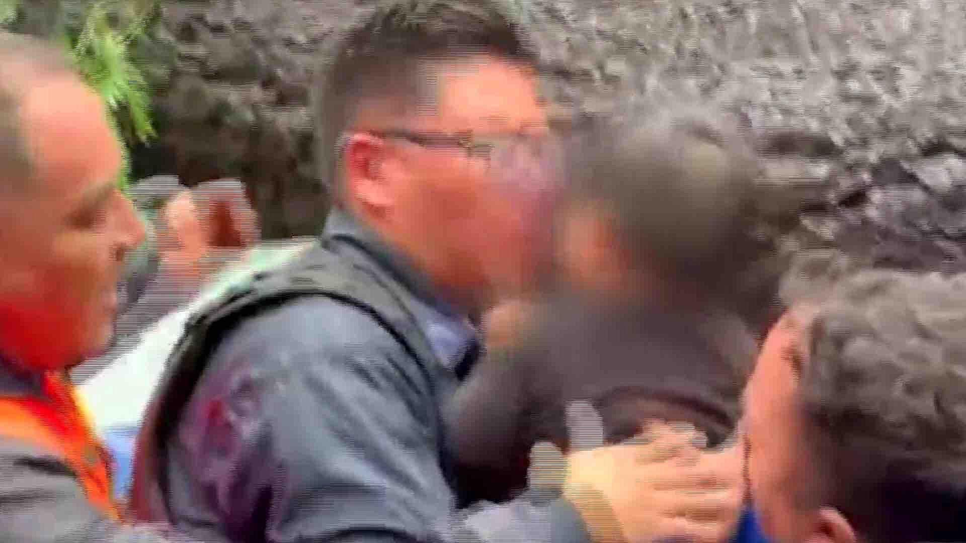Madre Muere Aplastada por Árbol en BJ; Salvó a su Bebé con los Brazos