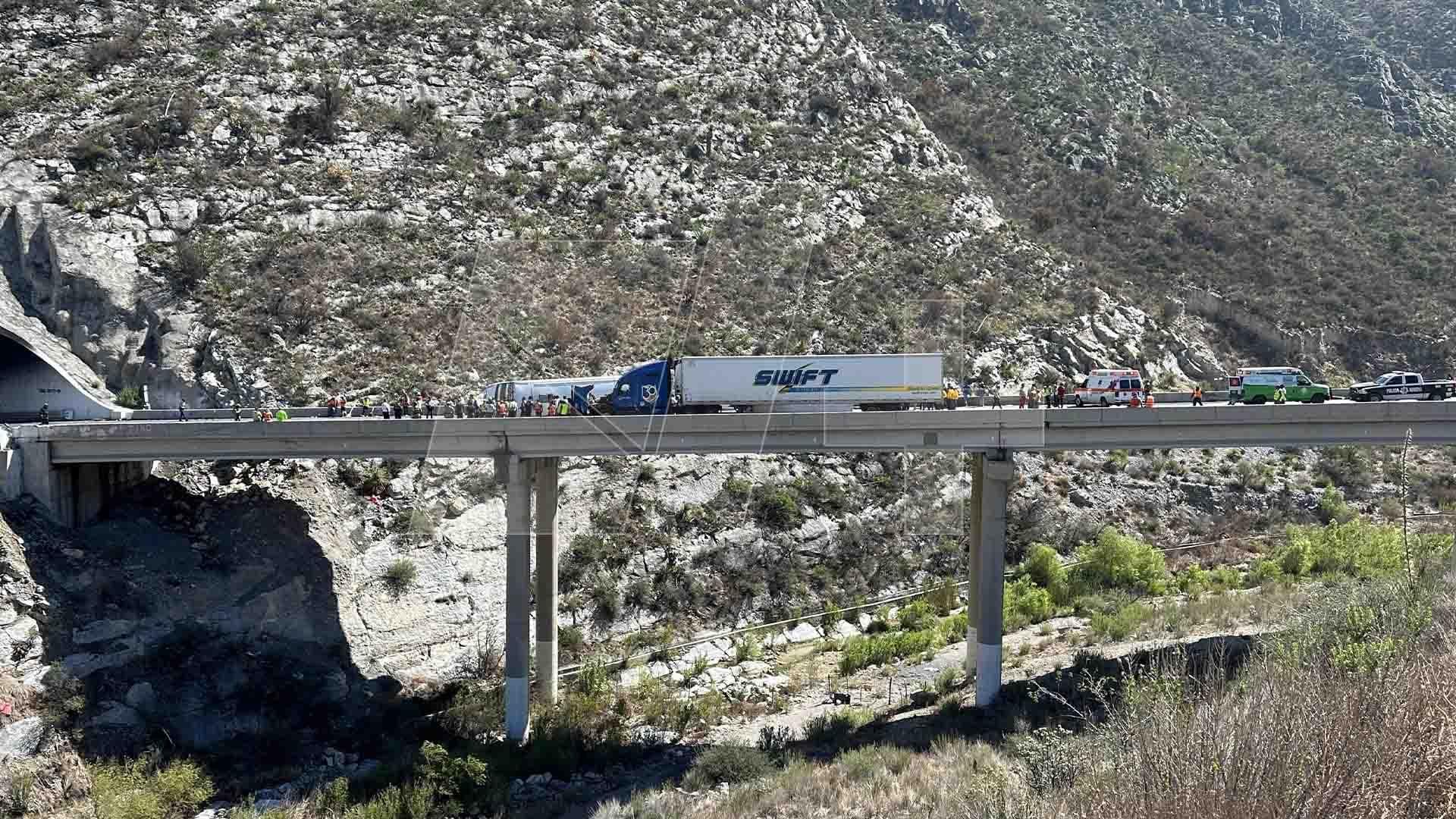 Accidente en Los Chorros Deja 2 Muertos y 12 Lesionados en Coahuila