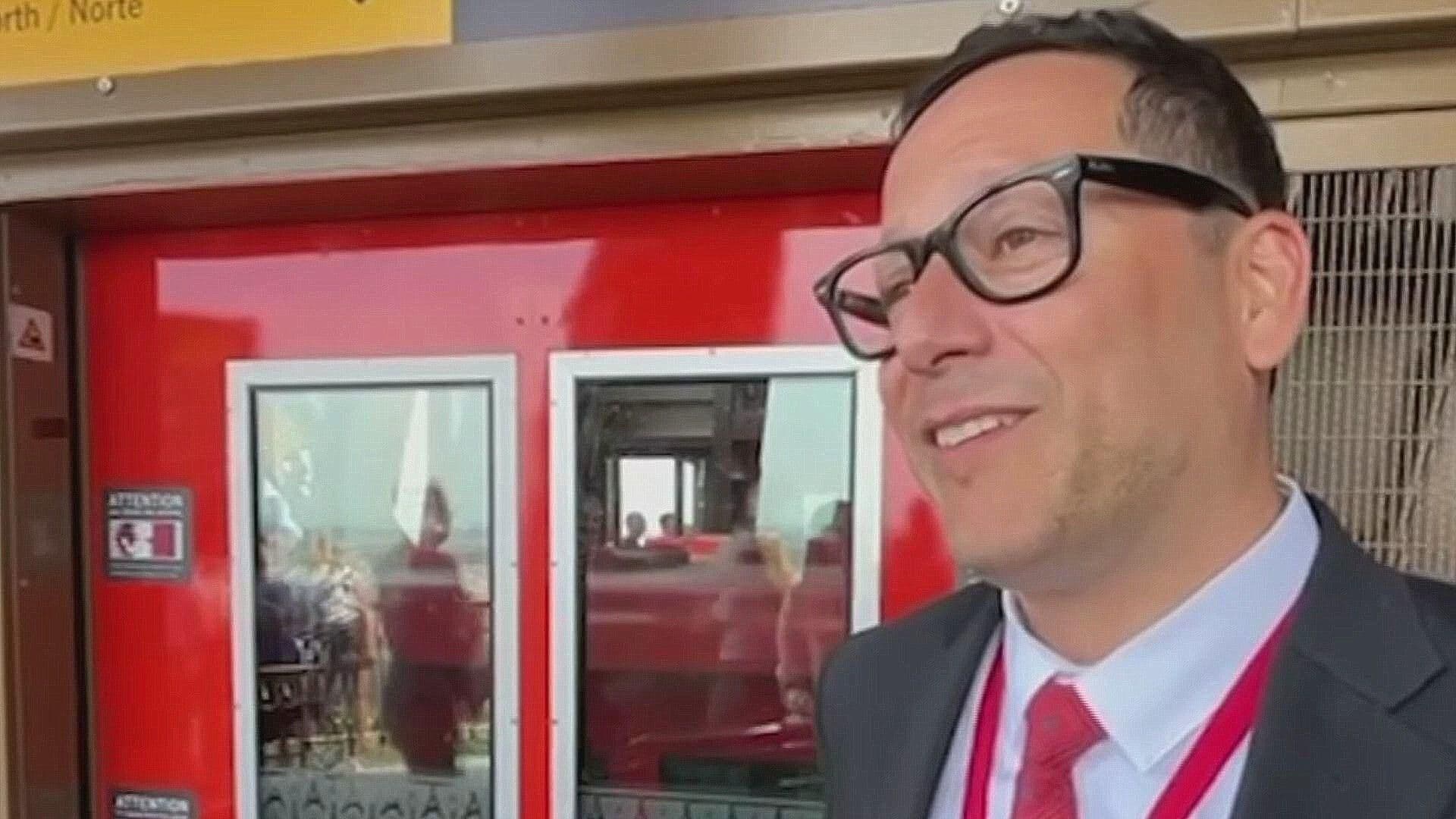 Él es el Mexicano que desde Hace más 20 Años Trabaja en la Torre Eiffel