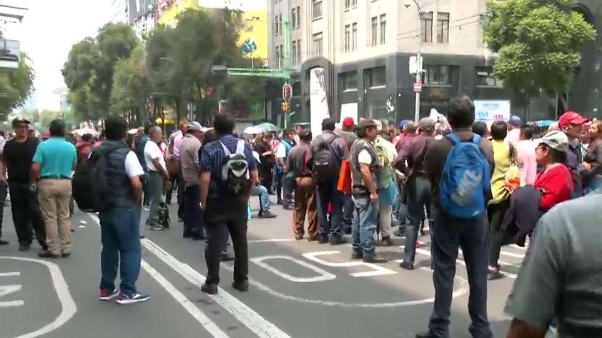 Manifestantes Bloquean Eje Central Lázaro Cárdenas; Alternativas Viales