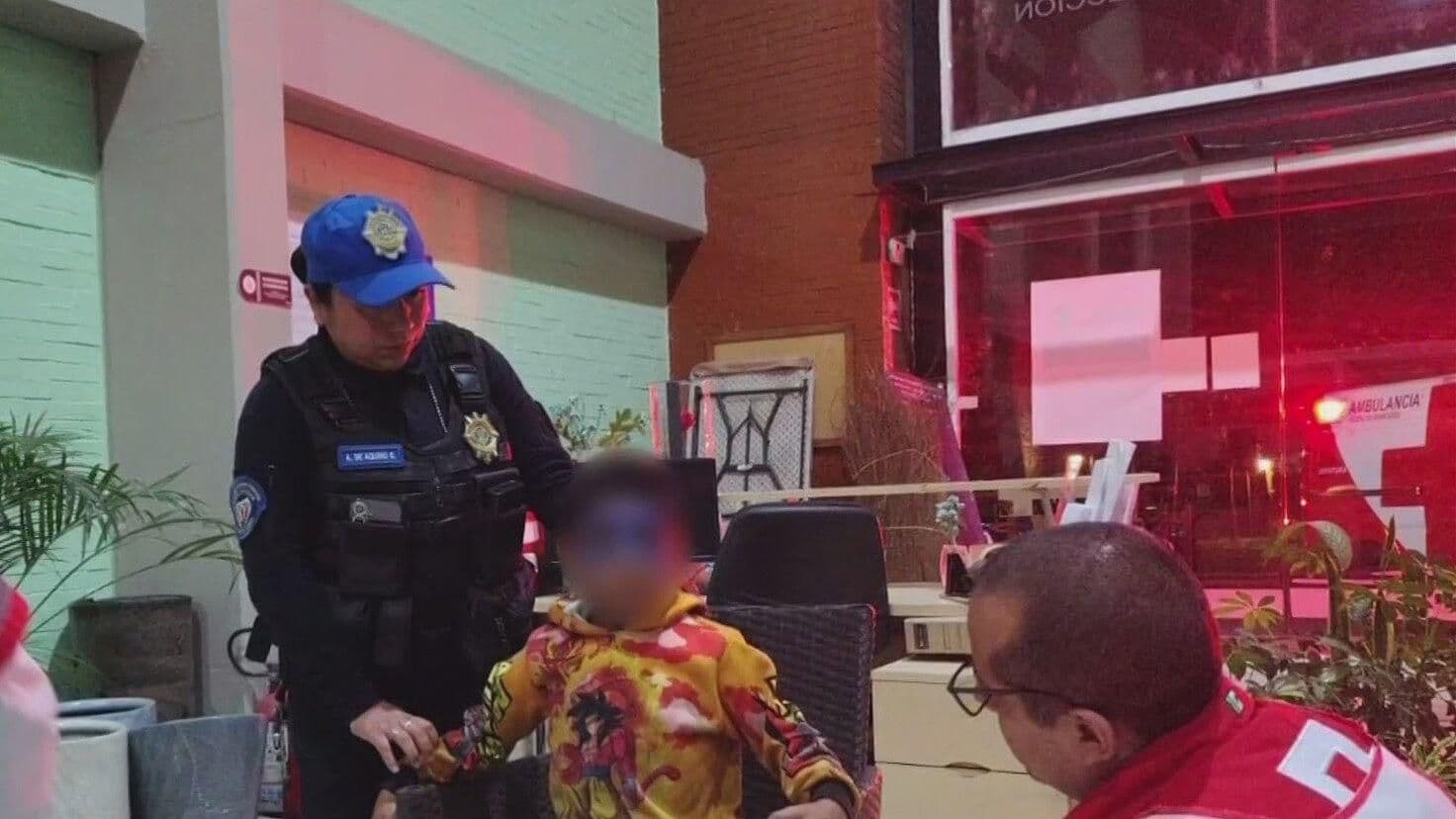 Policías Rescatan a Niño de 7 Años que Caminaba Solo en Bosque de Chapultepec, CDMX