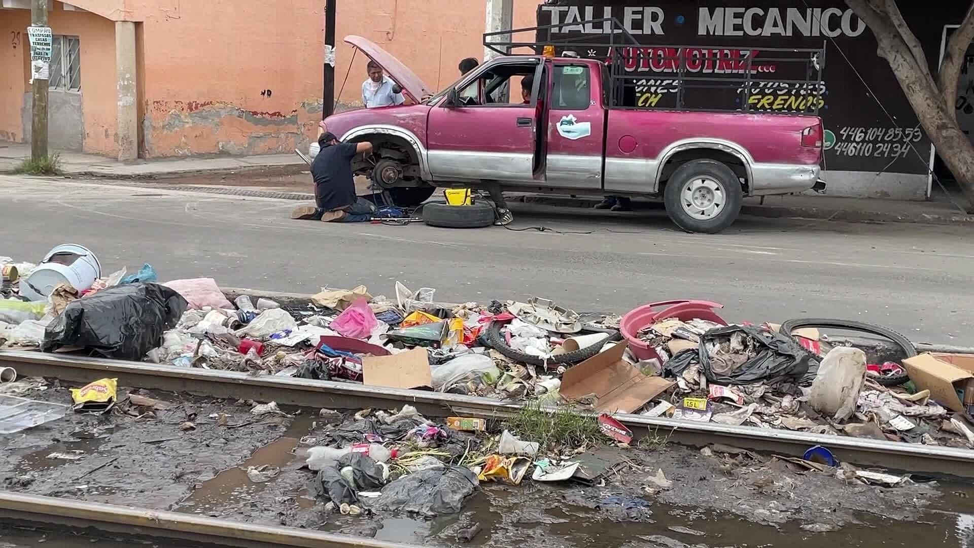 Vías del Tren en Col. Carrillo Puerto de Querétaro se Ha Vuelto un Preocupante Basurero