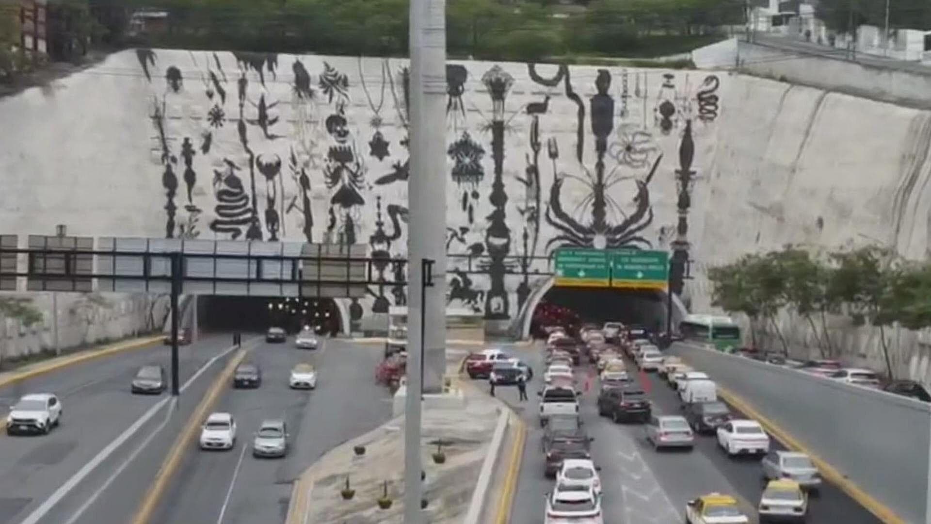Cierran Carriles por Caída de Losa en Túnel de la Loma Larga Monterrey