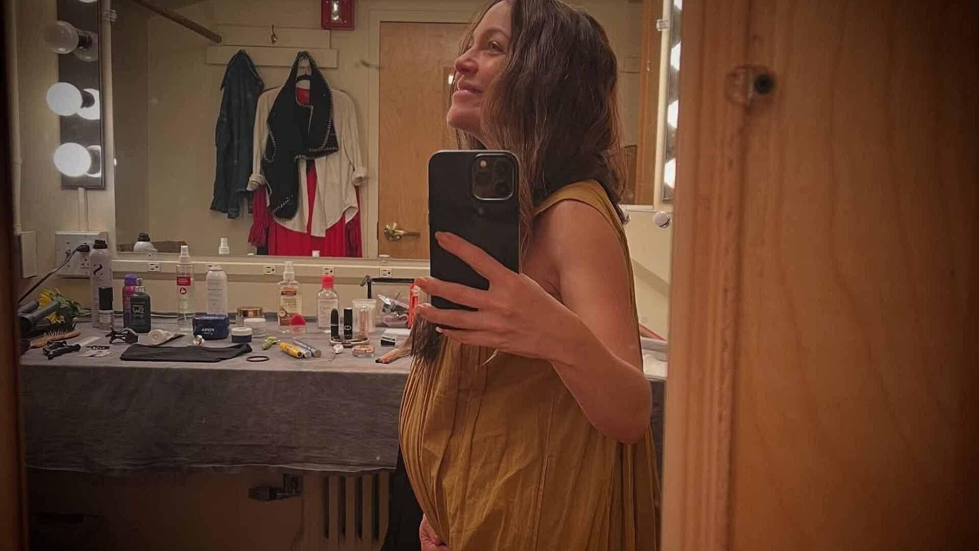 Natalia Lafourcade Anuncia Embarazo: Presume Tiernas Fotos