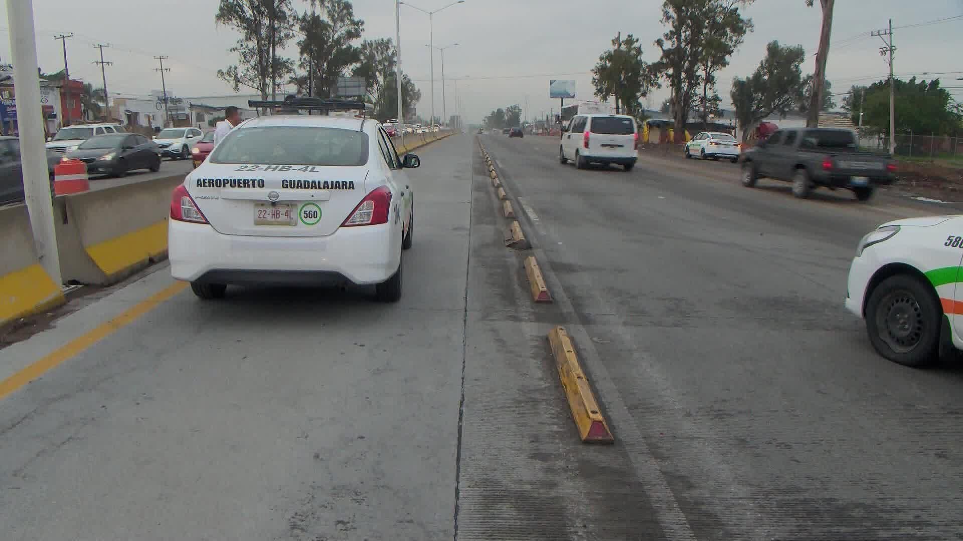 Tráiler Choca Contra Taxi del Aeropuerto Internacional de Guadalajara en Periférico Sur