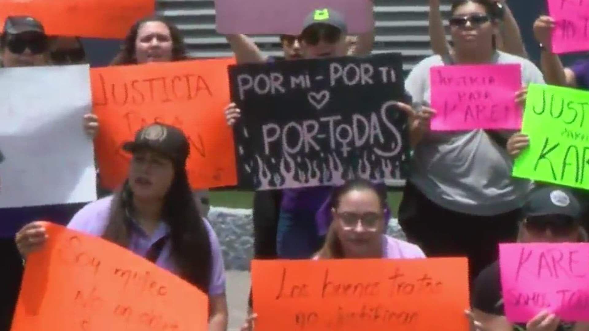 Exigen Justicia para Madre de Familia por Violencia Familiar en Palacio de Justicia de NL