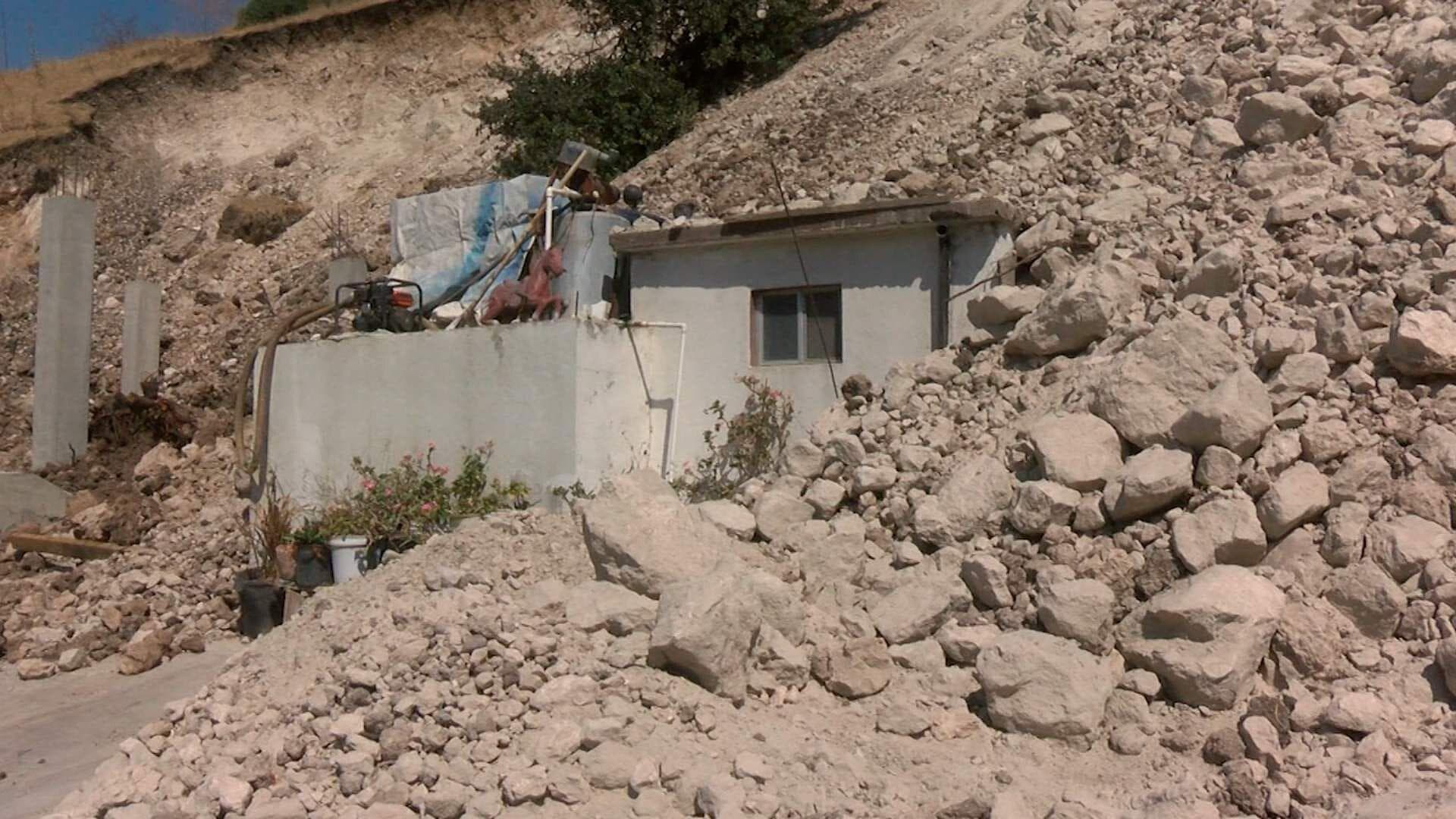 Colonia Sufre Daños Colaterales por Deslizamientos en Lomas Conjunto Residencial