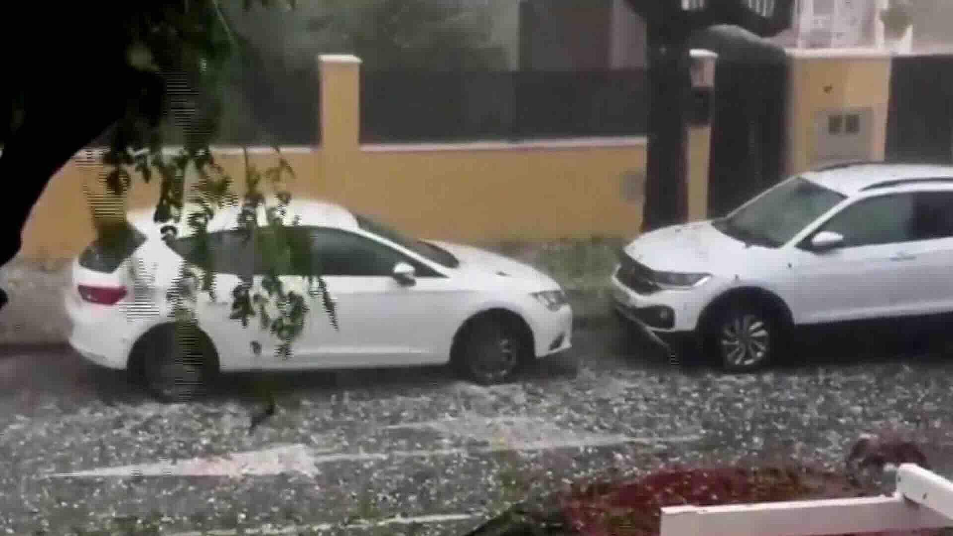 Fuertes Lluvias Inundan Cataluña y Valencia; Suspenden Trenes y Afectan Hospital en Barcelona