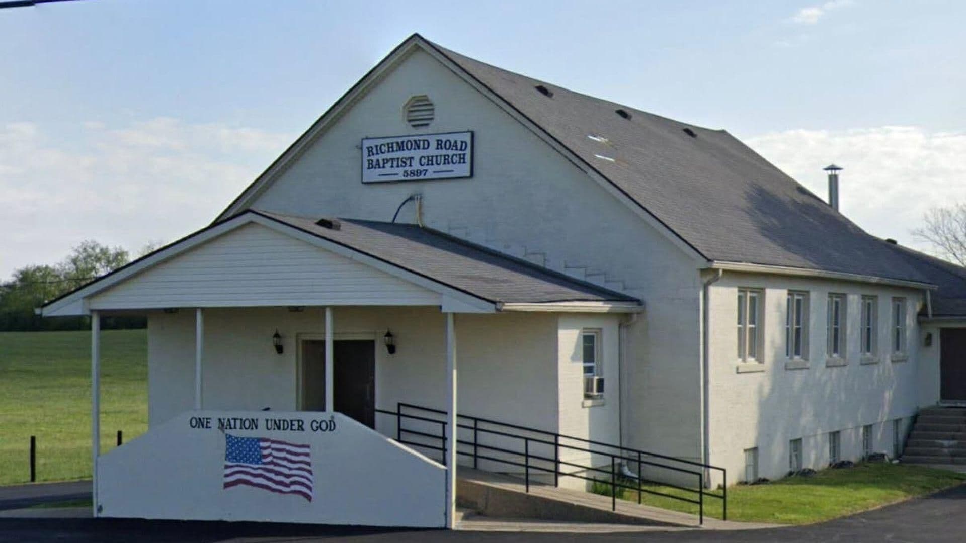 Hombre Ataca a Policía y Dispara Contra Multitud en Iglesia de Kentucky, EE.UU.