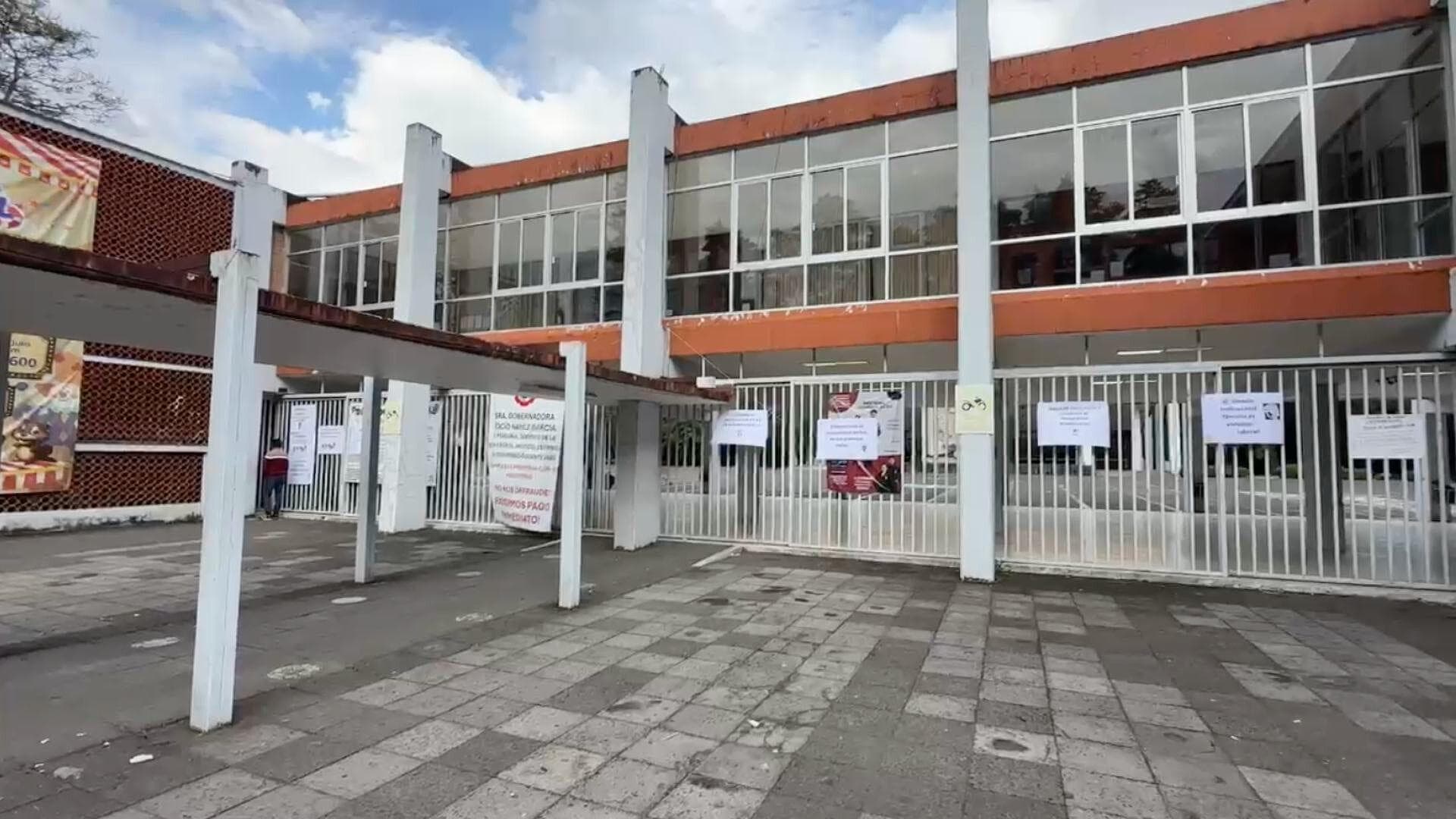 Docentes Toman Instalaciones de la Escuela Normal Veracruzana en Xalapa