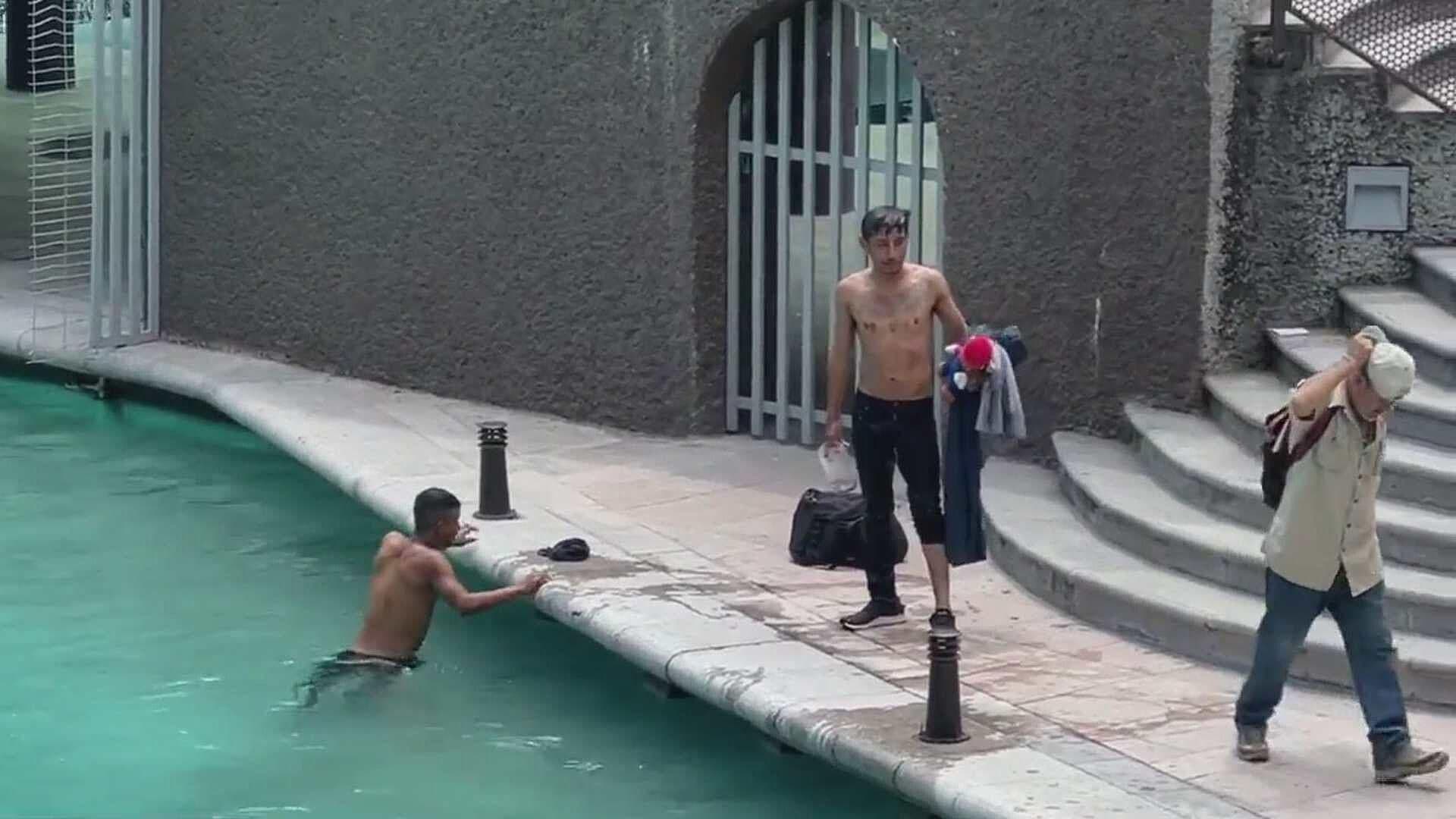 Mitigan Calor con Chapuzón en Paseo Santa Lucía en Monterrey