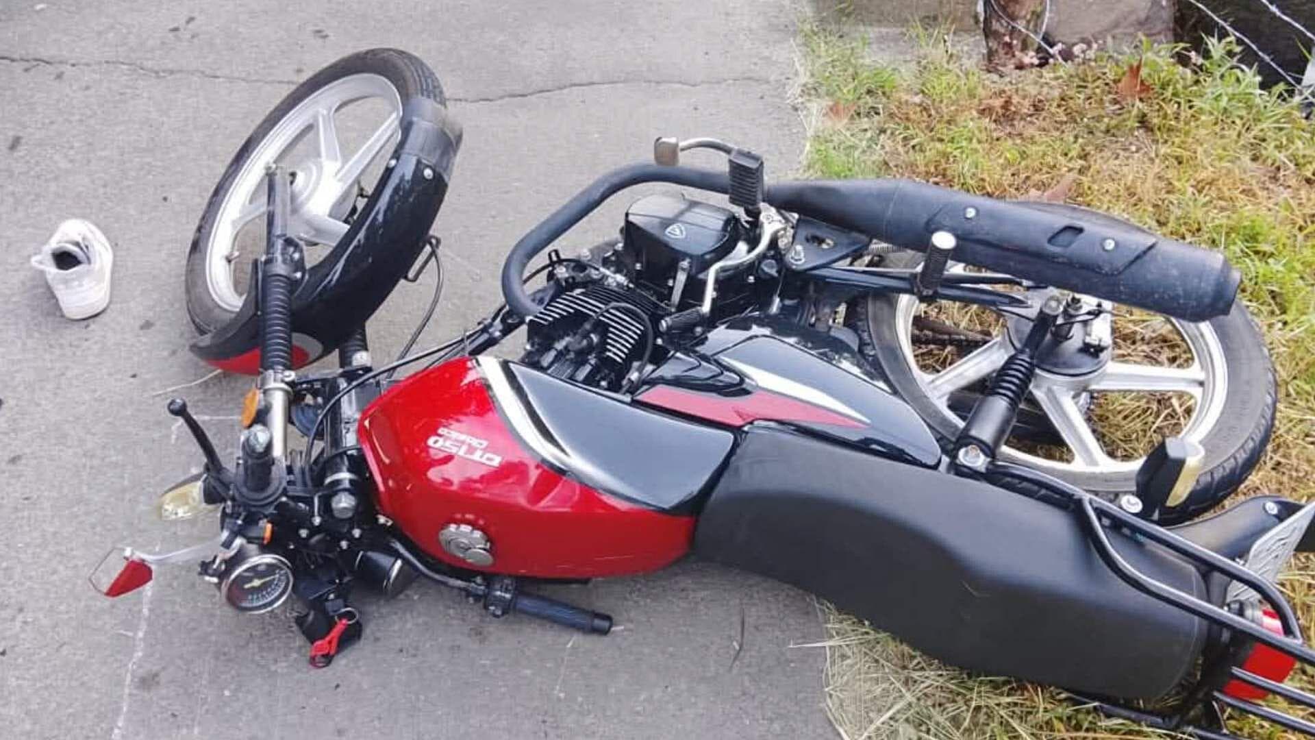 Muere Motociclista tras Quedar Debajo de Auto en Camino Rancho Viejo, Xalapa