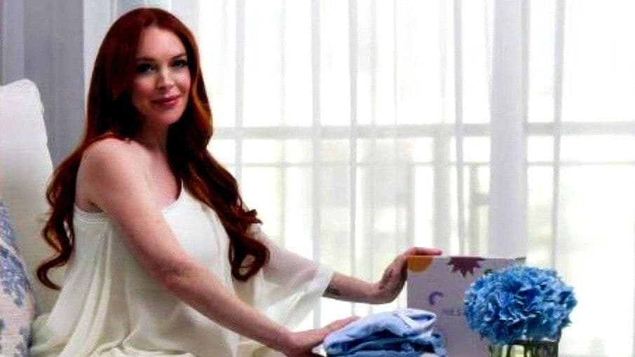 Lindsay Lohan Presume su Pancita de Embarazo en Fotos